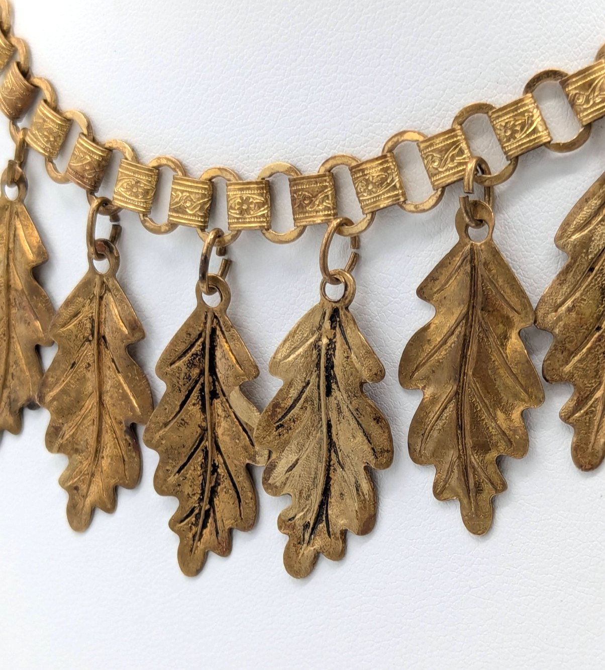 Vintage Book Chain Necklace Oak Leaves Fringe Gold Tone Choker Collar