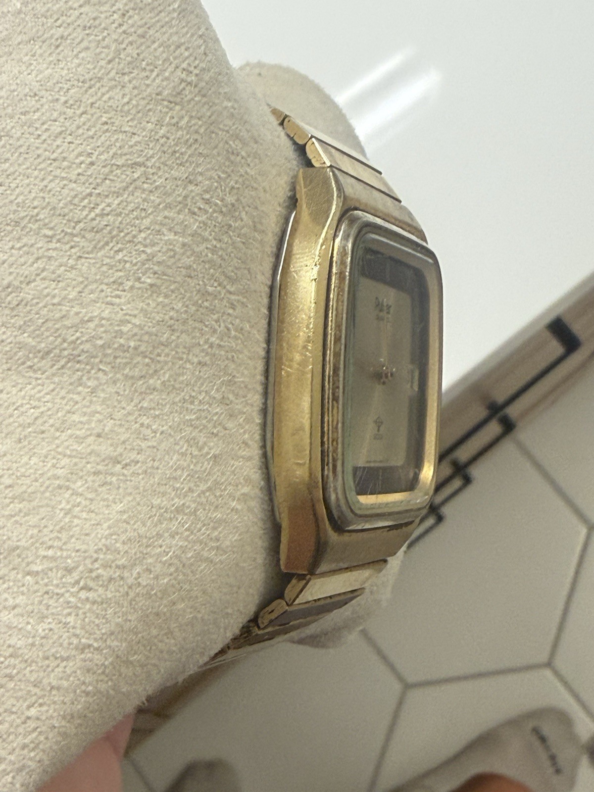 Vintage Pulsar Men Dress Watch By Seiko Rectangle Tank Stainless Gold Tone,25mm