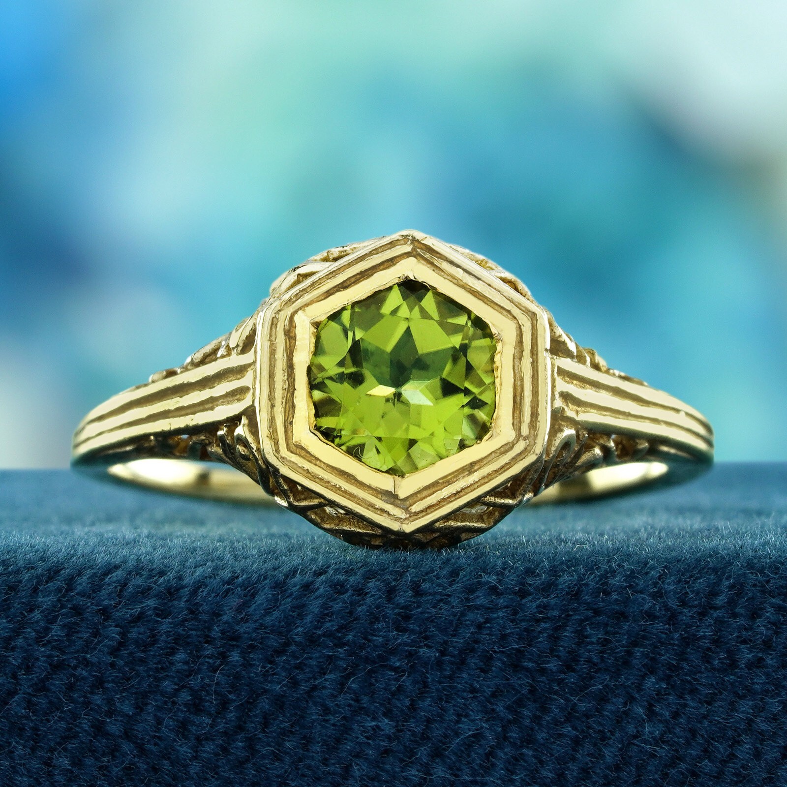 9K Yellow Gold Natural Peridot Vintage Style Filigree Ring