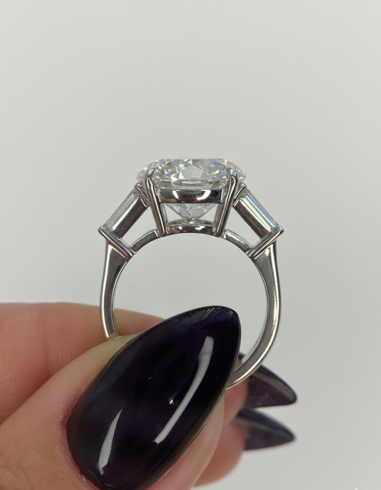 Lab Grown 6.80 Carat Round Cut E/VS1 Diamond Engagement Ring 14k White Gold IGI