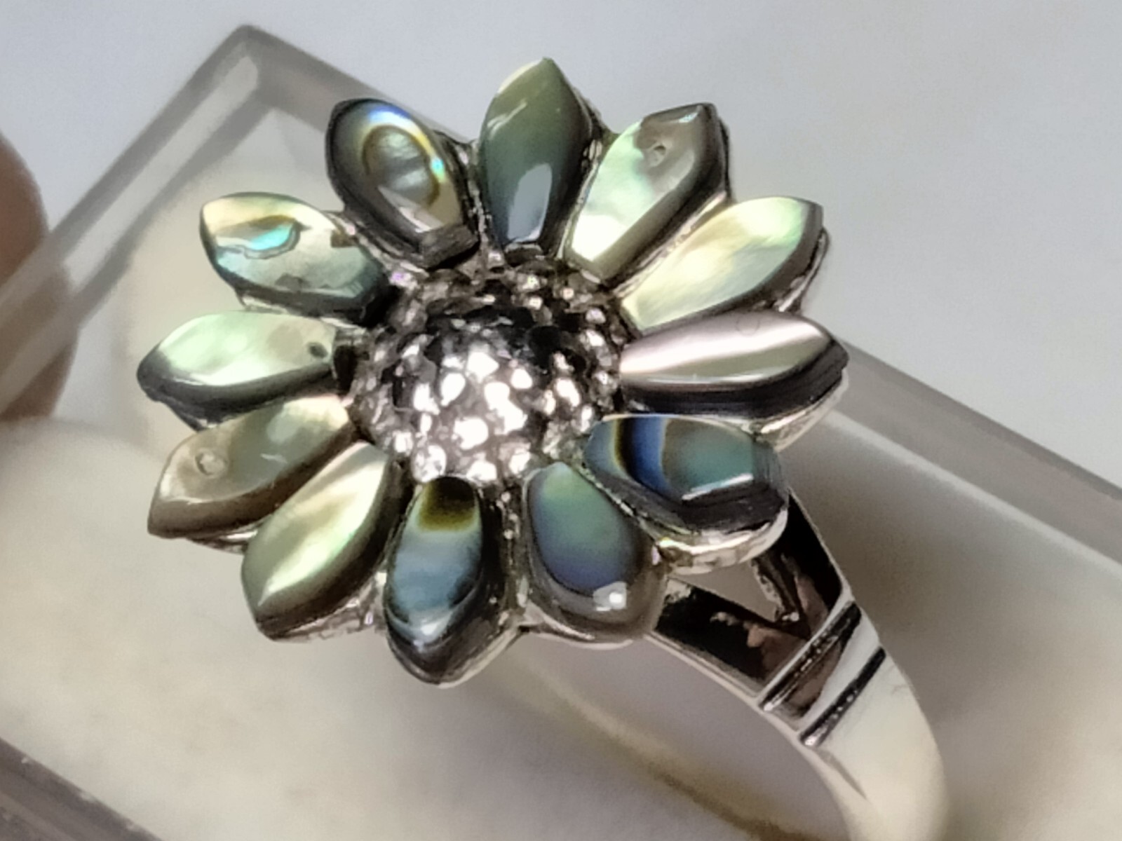 ABALONE SHELL INLAYS IN FLOWER SHAPE STERLING SILVER.925 RING SIZE 9.0-9.25!