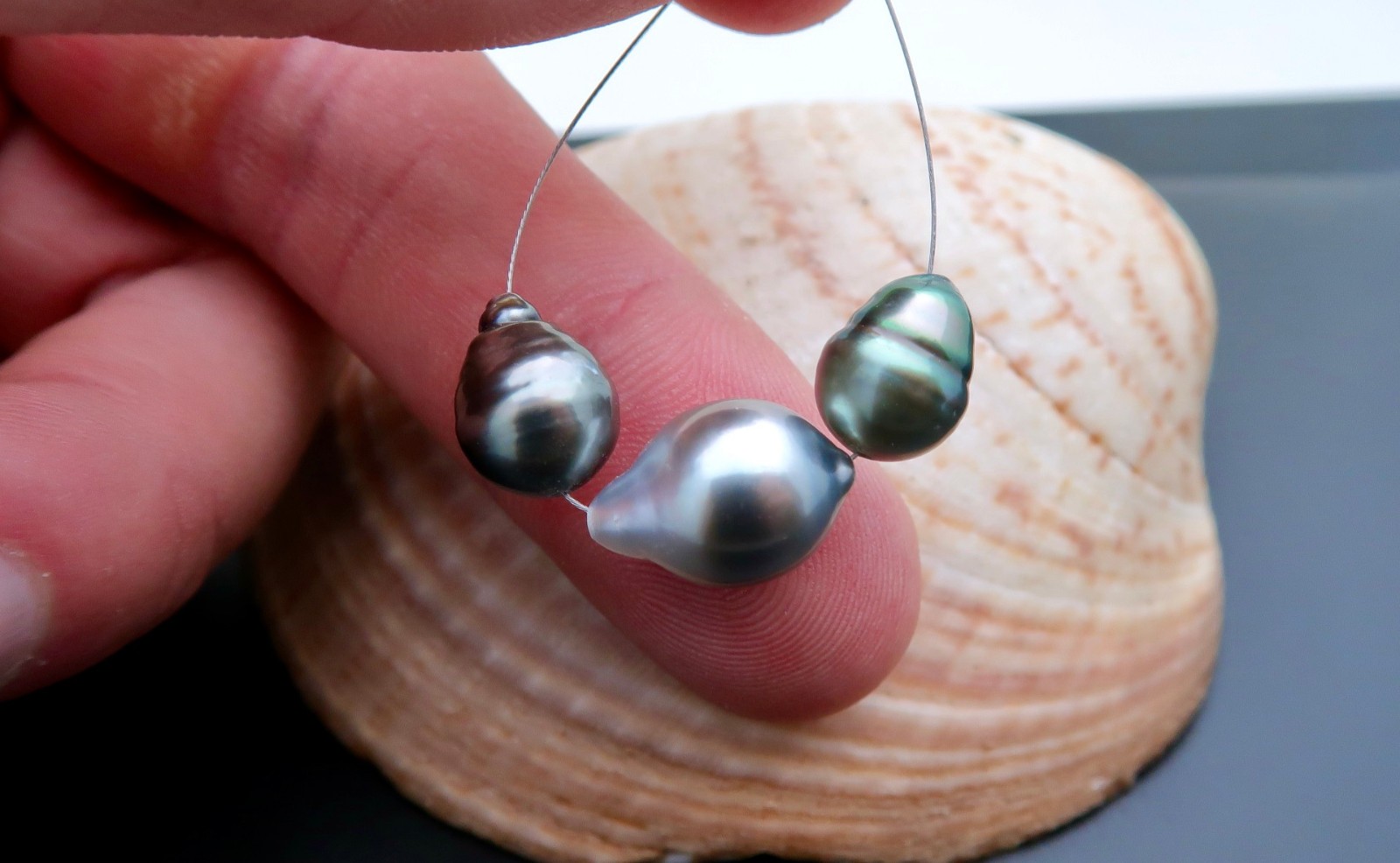 3 GORGEOUS AA+ TAHITIAN BLACK SILVER PEACOCK CULTURED PEARLS – 8.6 – 12.2mm