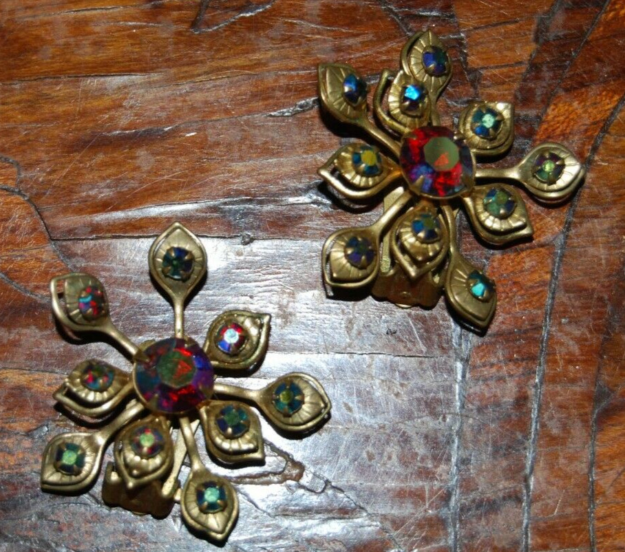 ELEGANT VTG MCM COUTURE IRIDESCENT RHINESTONES GOLDEN FLOWER SPRAY CLIP EARRINGS