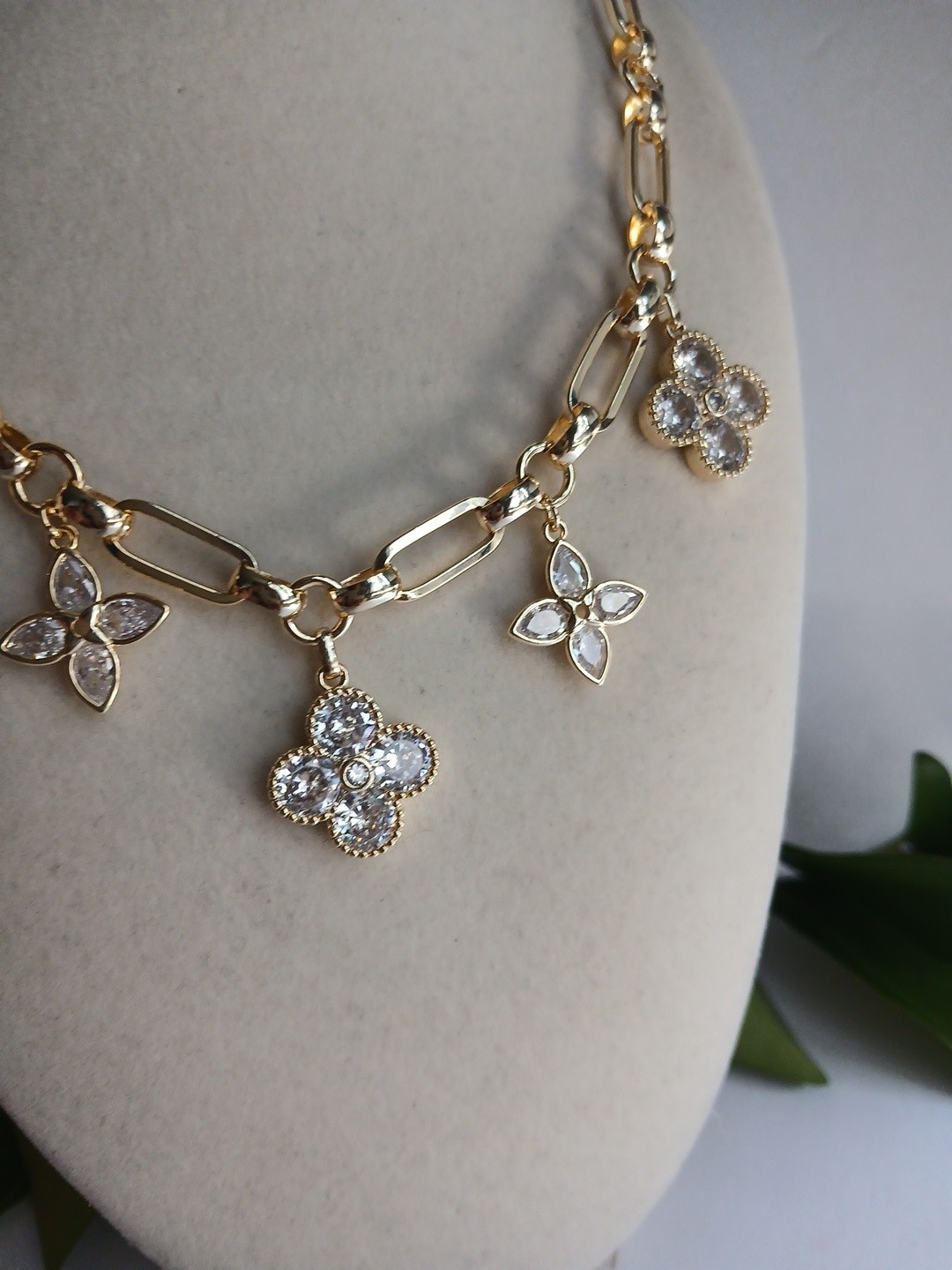 Collar de flores con Circonia Cubica Oro Laminado , Gold Filled