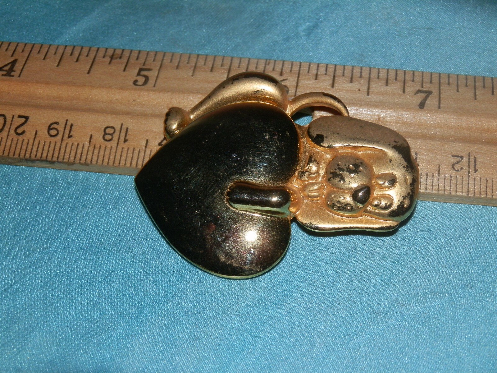 Vintage Jonette JJ Shiny Gold tone Puppy Dog w/one leg holding Heart Brooch Pin
