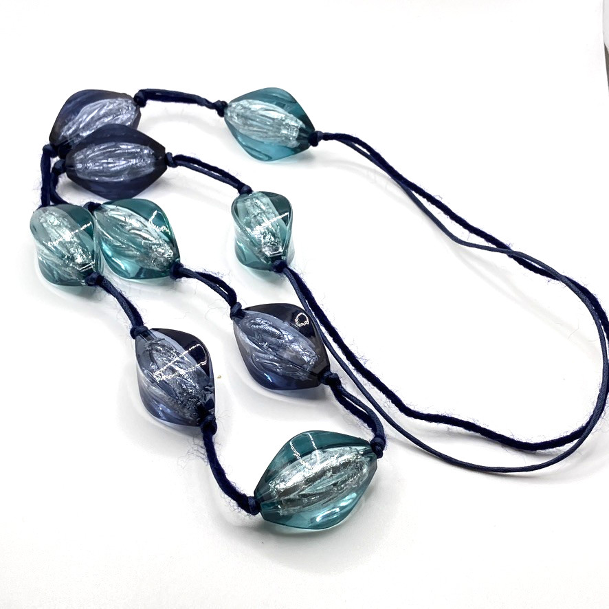 Chunky beaded necklace blue tone 92cm plastic glass effect costume jewellery