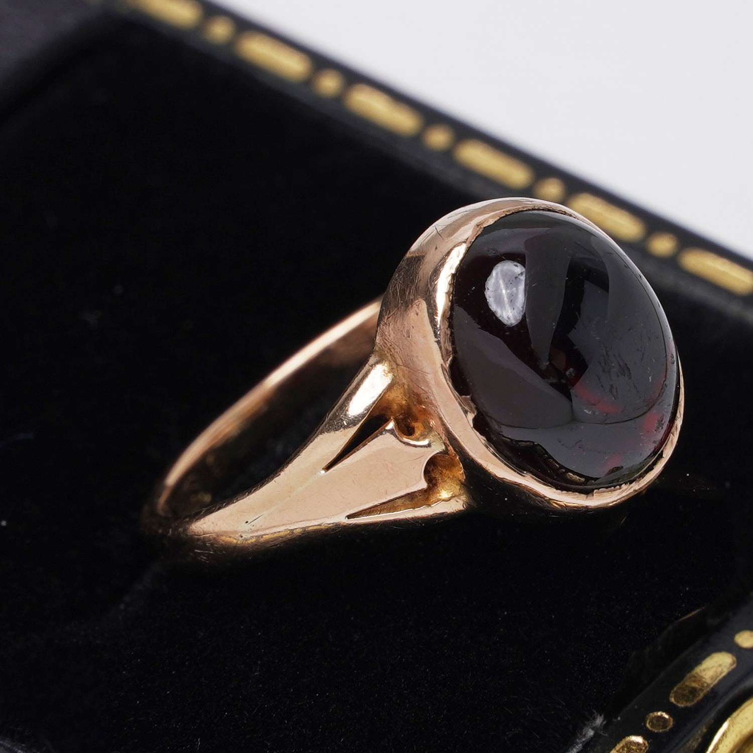 Antique Victorian Garnet Cabochon 9ct Rose Gold Signet Ring Oval Bezel I.5 / 4.5