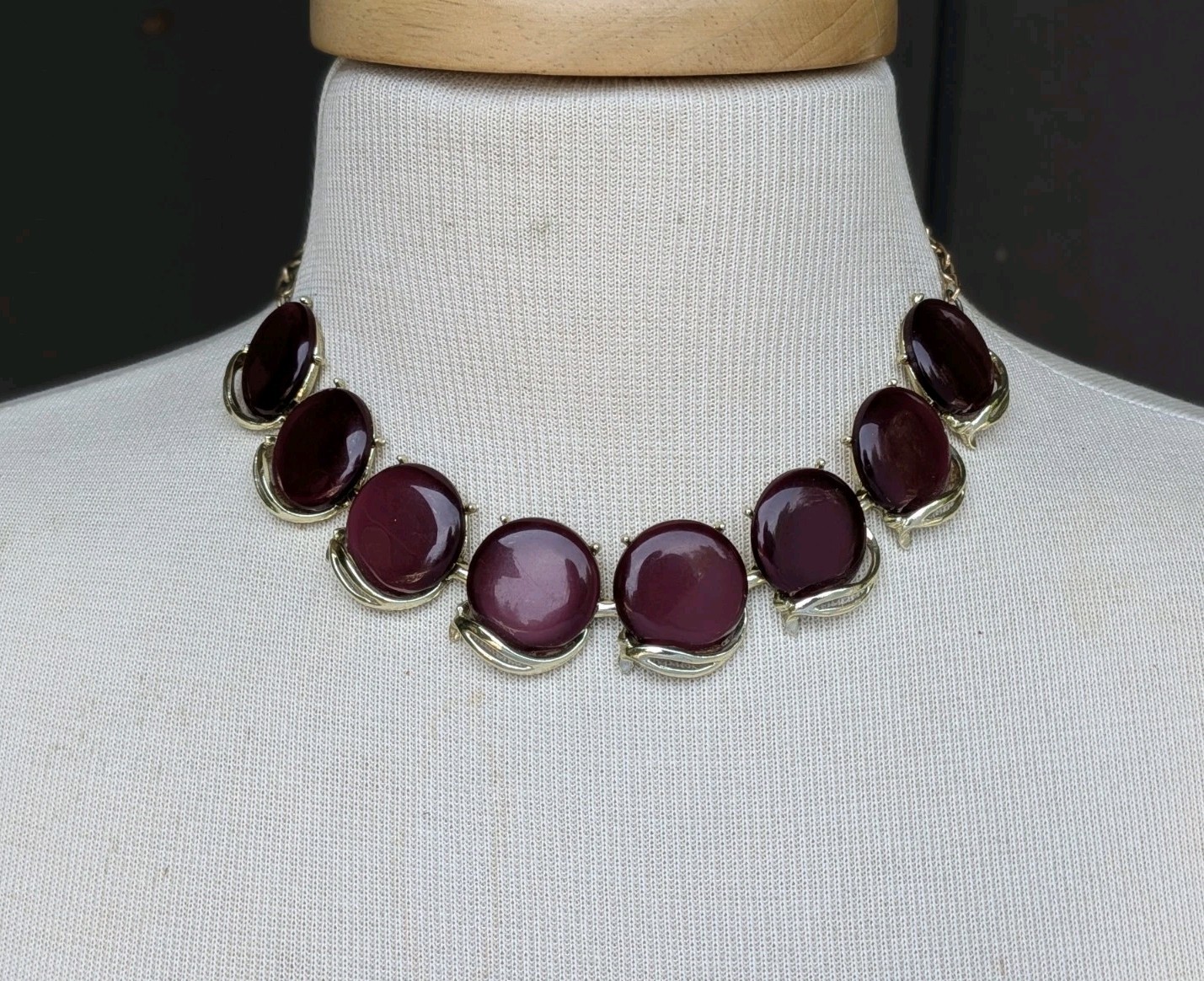 Vintage Deep RED Burgundy Maroon ROUND Thermoset Gold Tone 16″ Necklace Choker