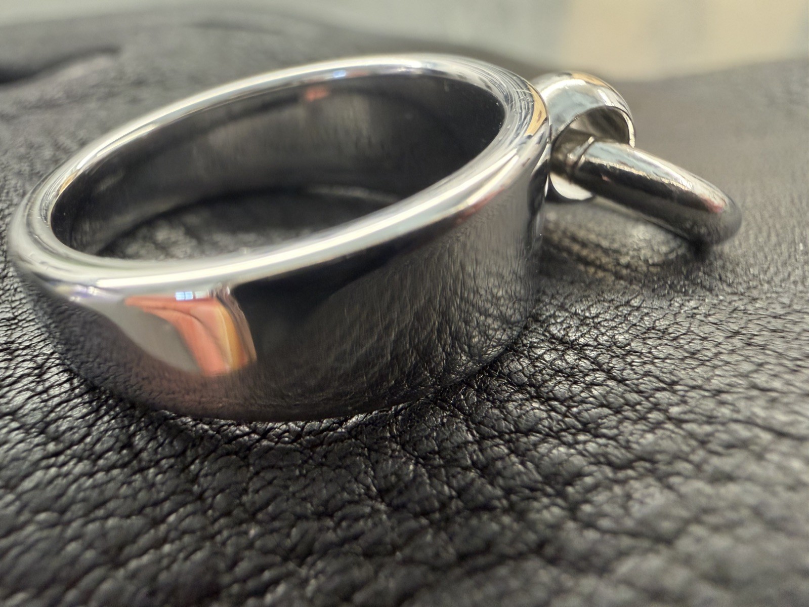 QUATTROFORT Industrial Cyber Gothic O Ring Swivel Shackle Ring Steel Band 7