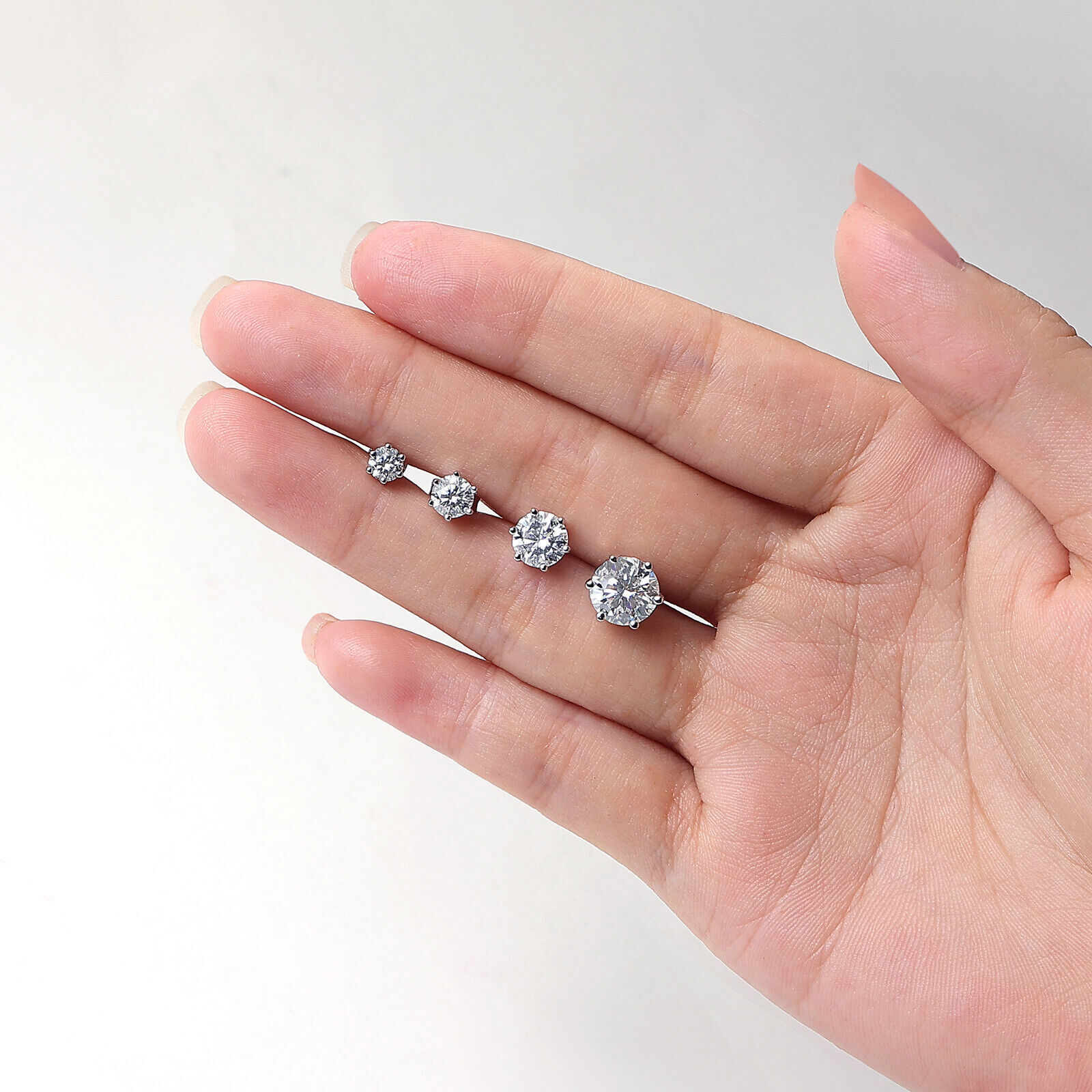 5/6.5/8 mm Round Cut VVS1 Certified GRA Moissanite Stud Earrings PUSH/SCREW-BACK