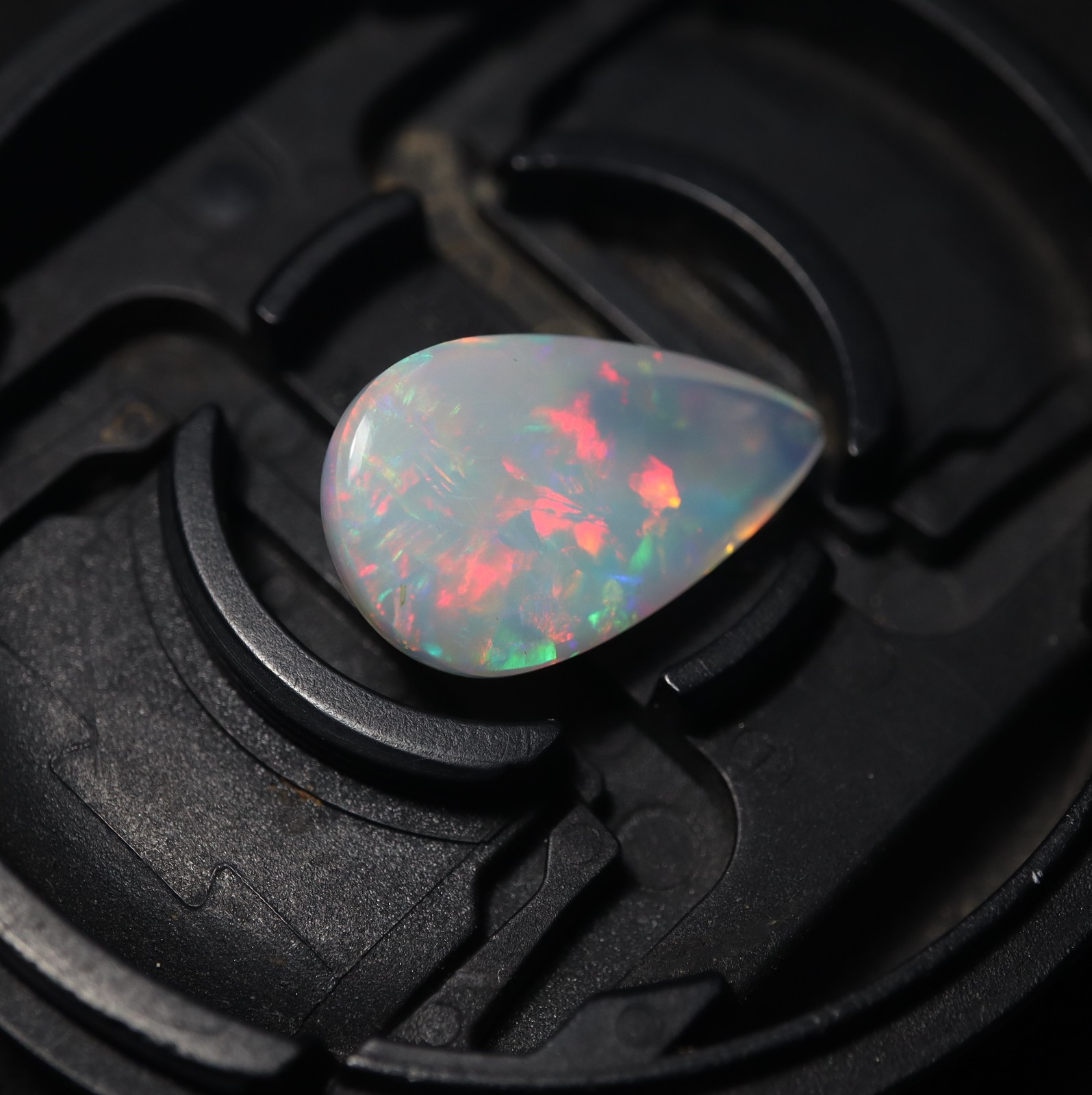 4.2 Cts 16.5×10.2 MM Real AAA Green Red Yellow Fire Ethiopian White Opal Pear