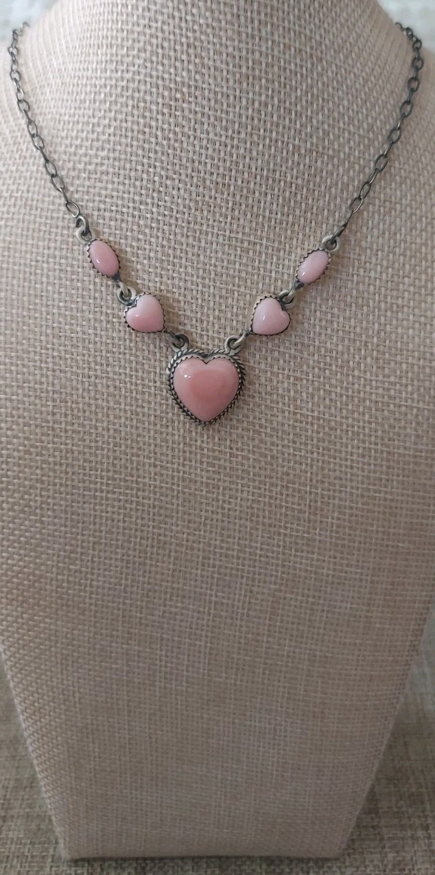 New Sweet Sterling Silver & Natural Pink Conch Heart Necklace