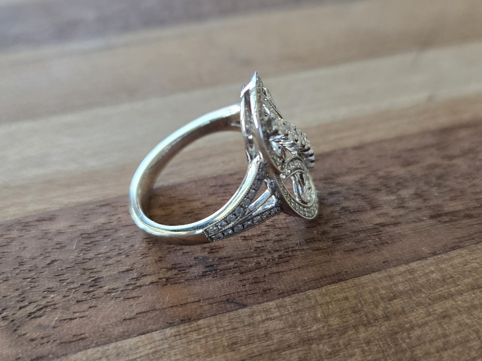 Simon G Right Hand Ring Size 6.5 18KW TR547