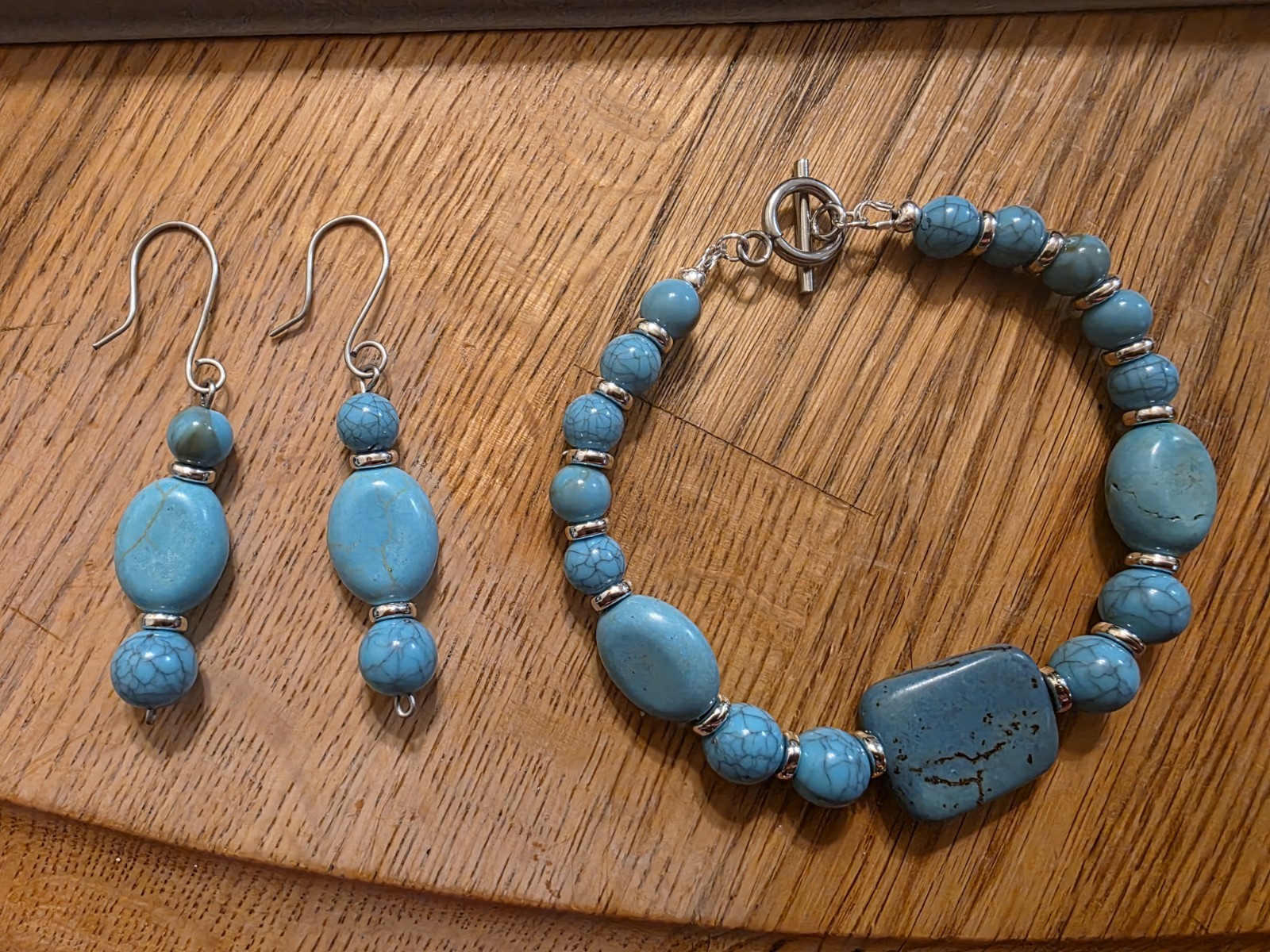 Handmade Turquoise/Howlite Bead Silver Tone Toggle Necklace Bracelet Earring Set