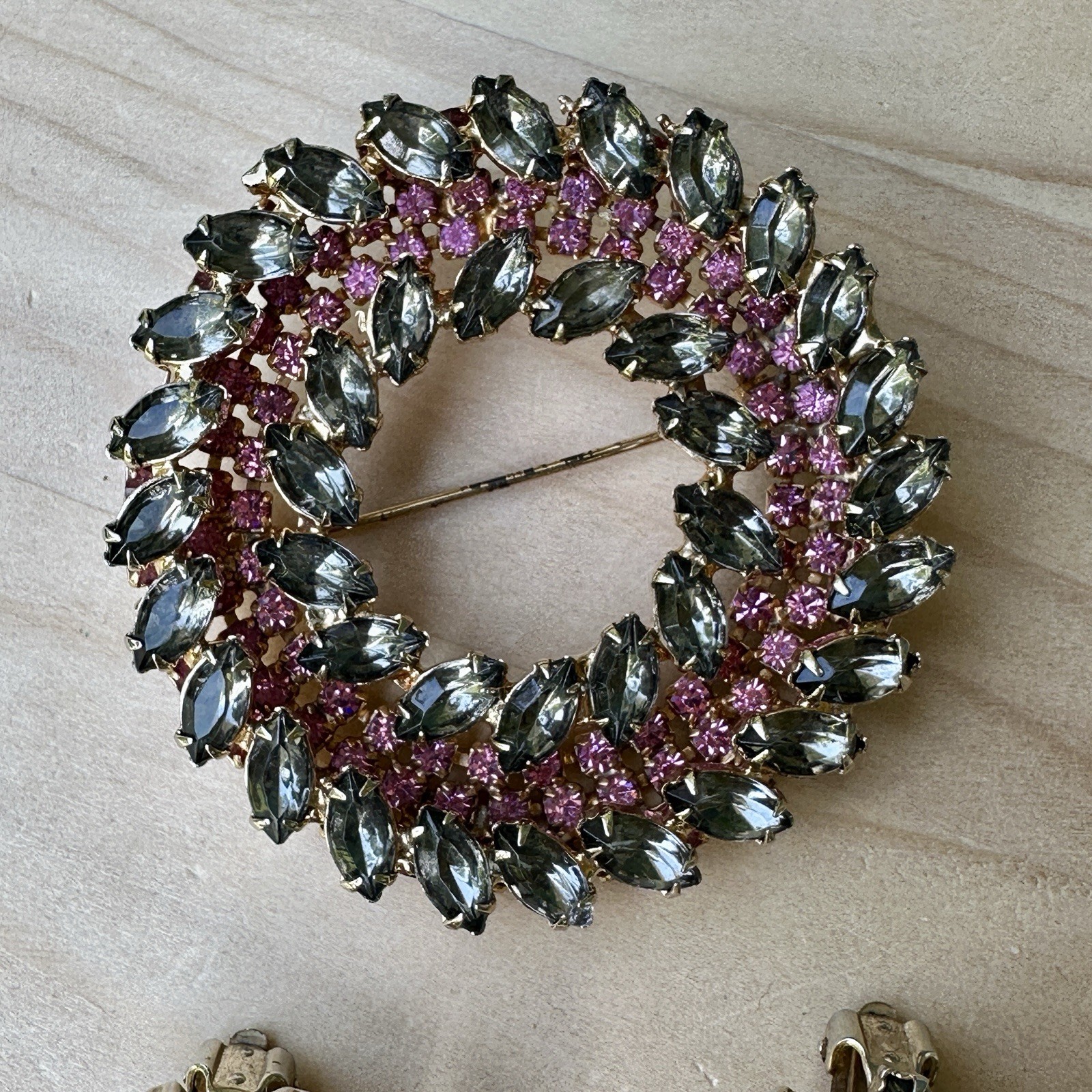 VTG 1950s Wreath Brooch Pin 2.375 Inch Earrings Pink Smoky Navettes Gold Plated