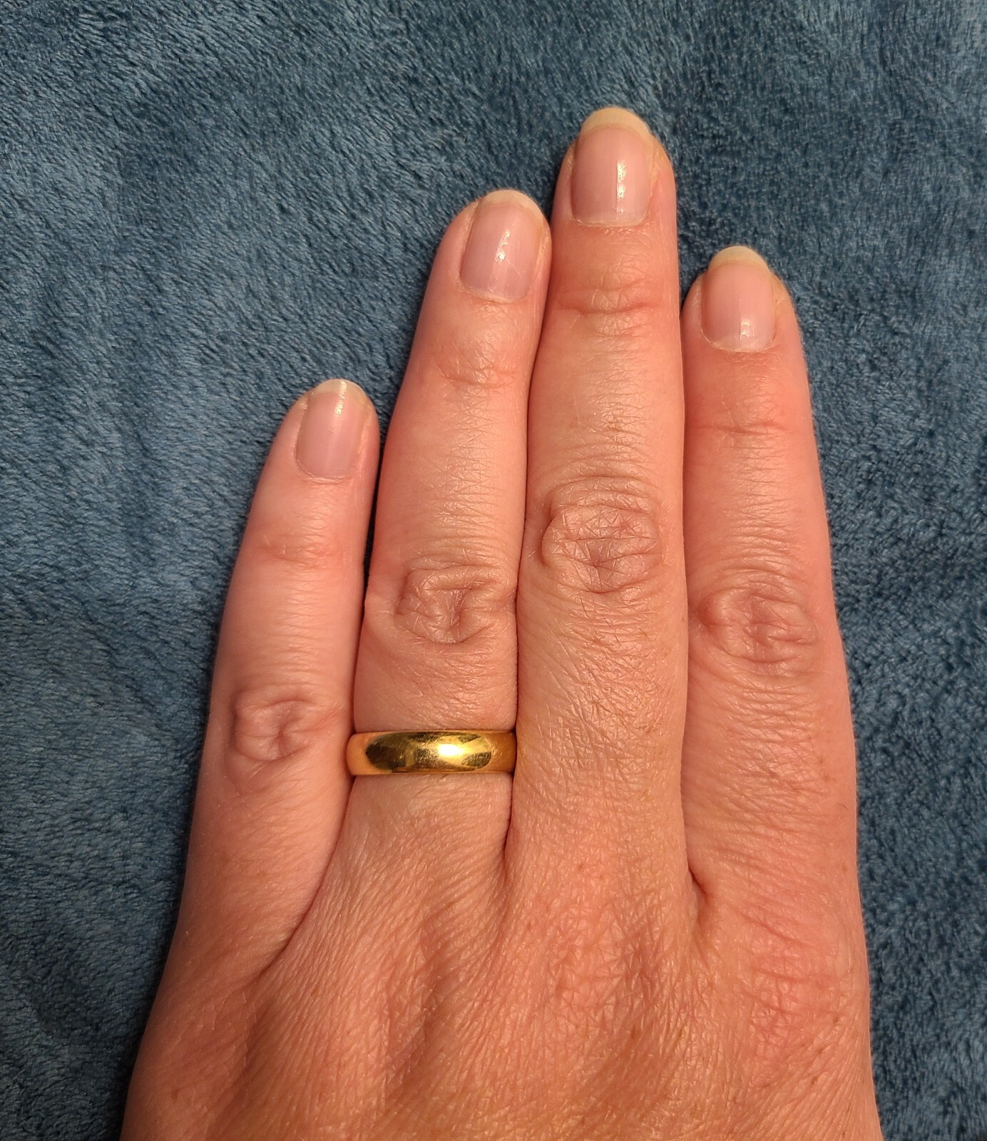 14k Yellow Gold Artcarved Brand Ring Size 7 with a 5mm Width