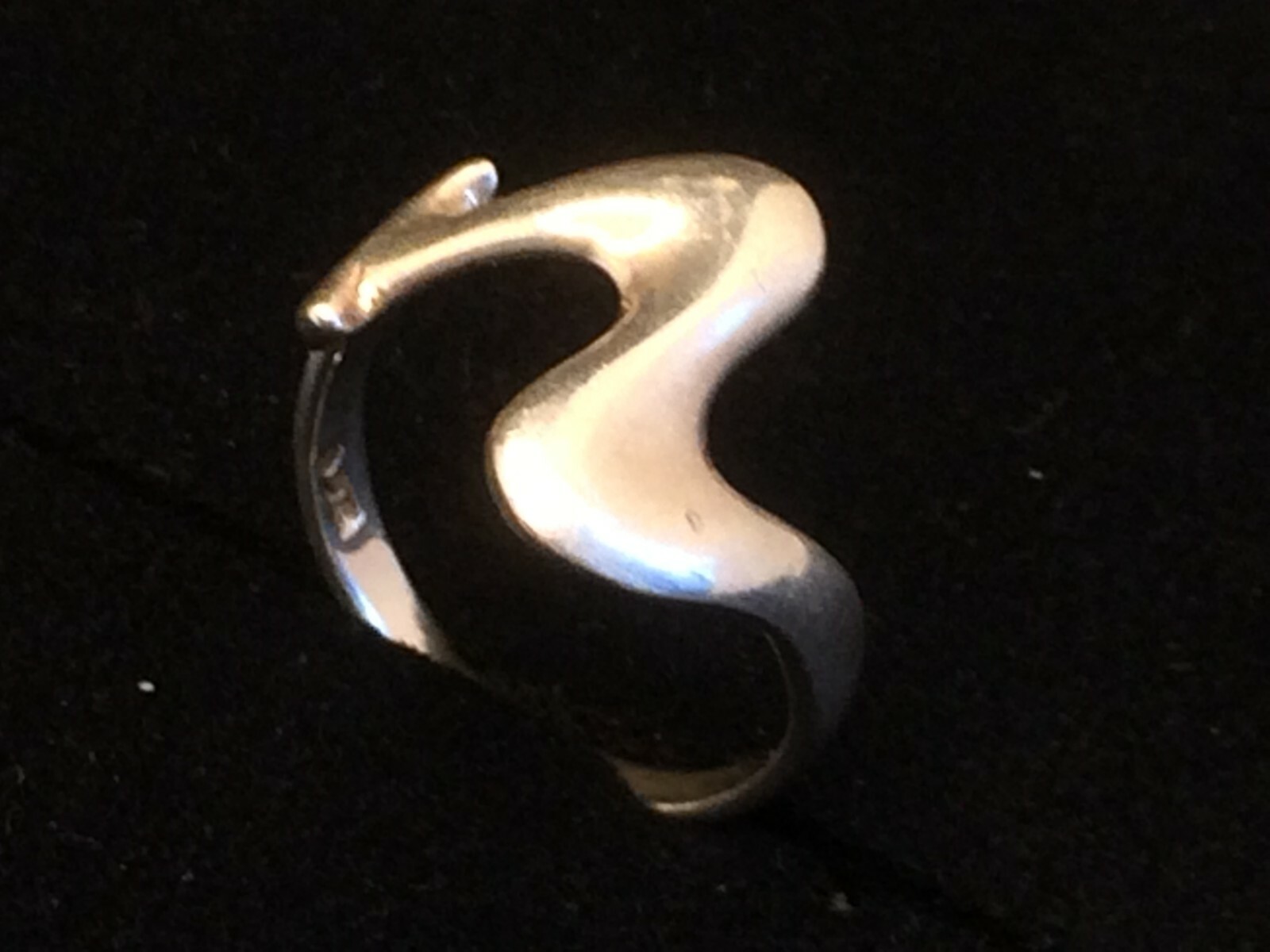Silver Ring Ring 925 Hallmarked Silver 3.3g 18mm Internal Dimension Wave Pattern
