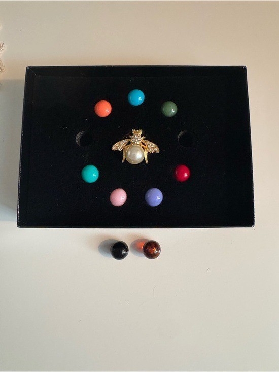 Joan Rivers Baby Bee Brooch Set
