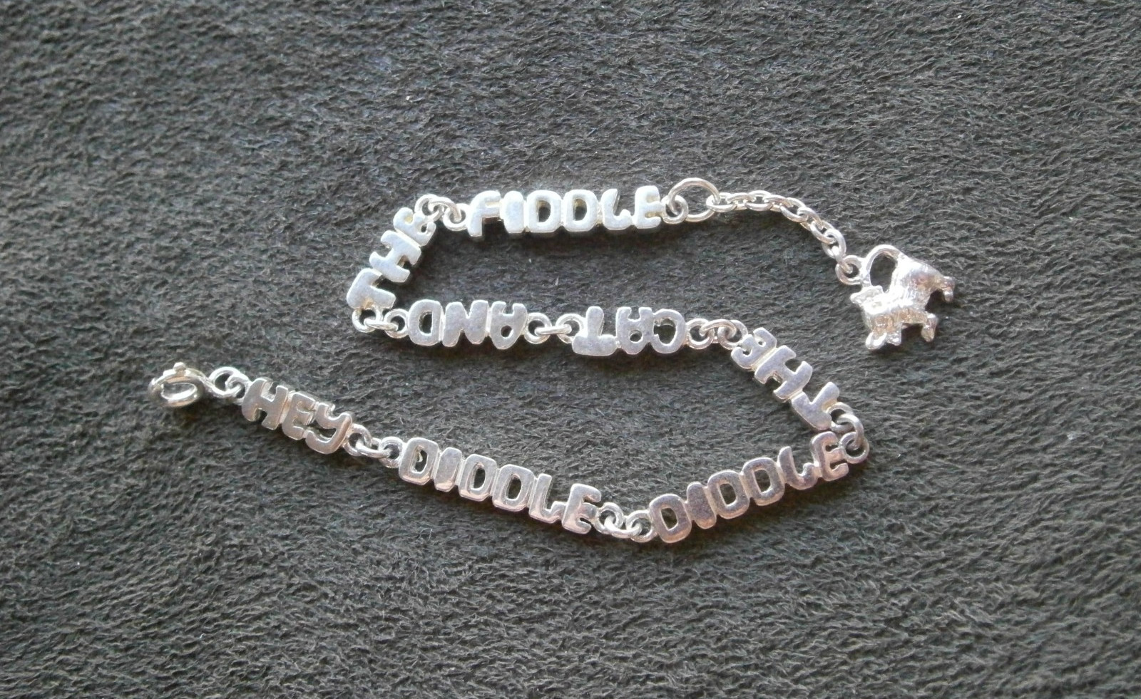 Hey Diddle Diddle Cat & the Fiddle Vtg SHORT Sterling Silver Bracelet 5.5″ ~ 6g