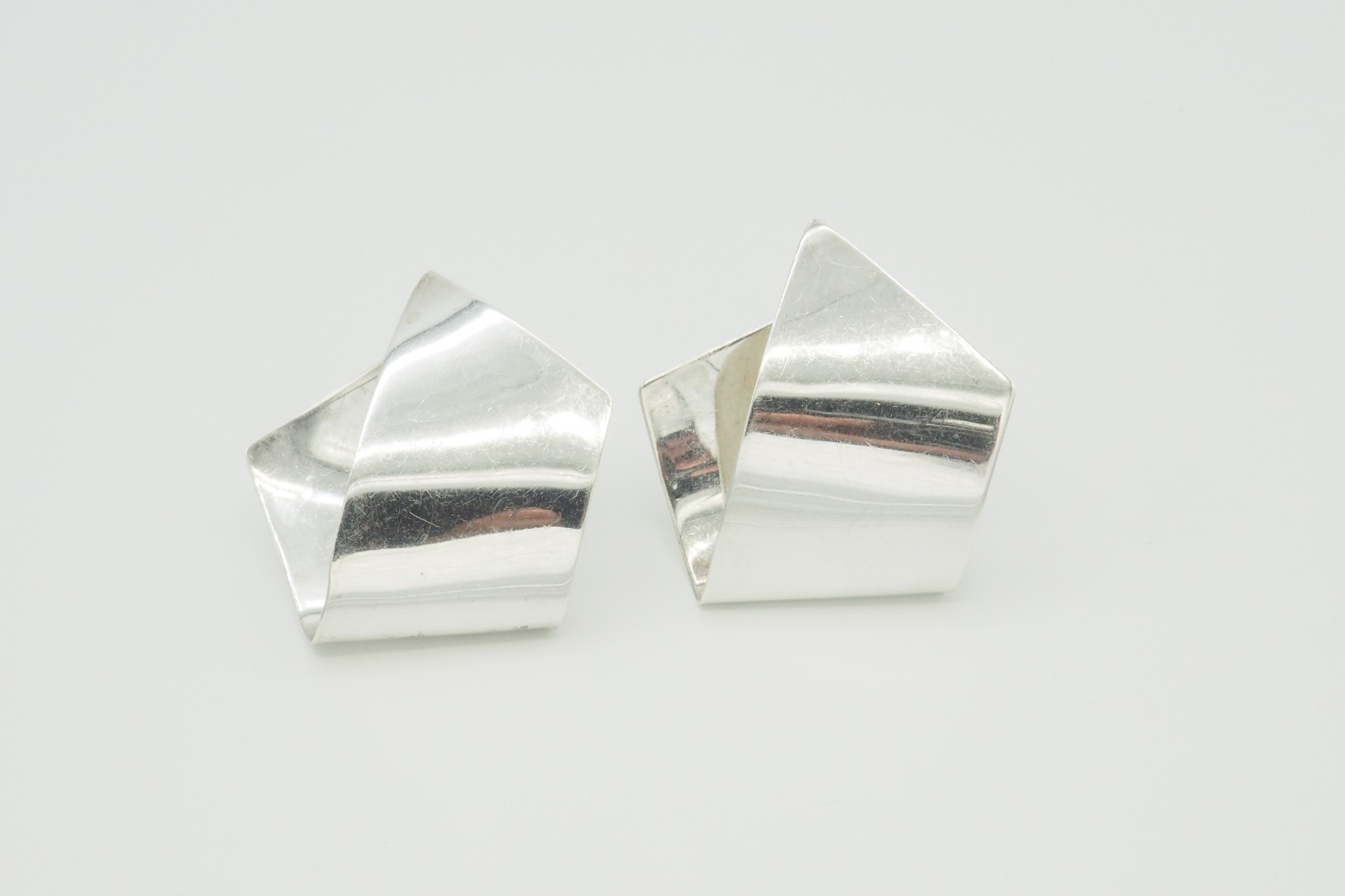 VTG Susan Cummings sterling silver folded abstract Modern large clip on earrings