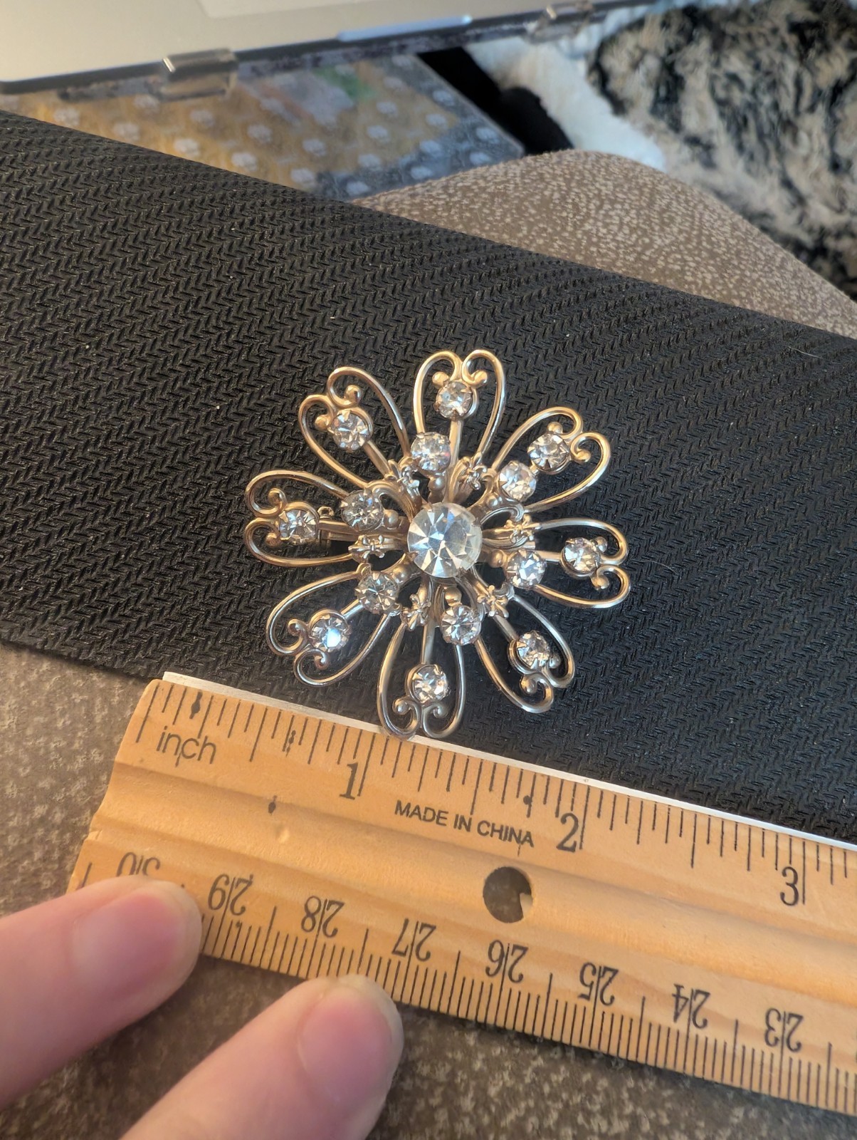 Vintage Gold Tone Brooch Open Work Floral/Snowflake Unsigned