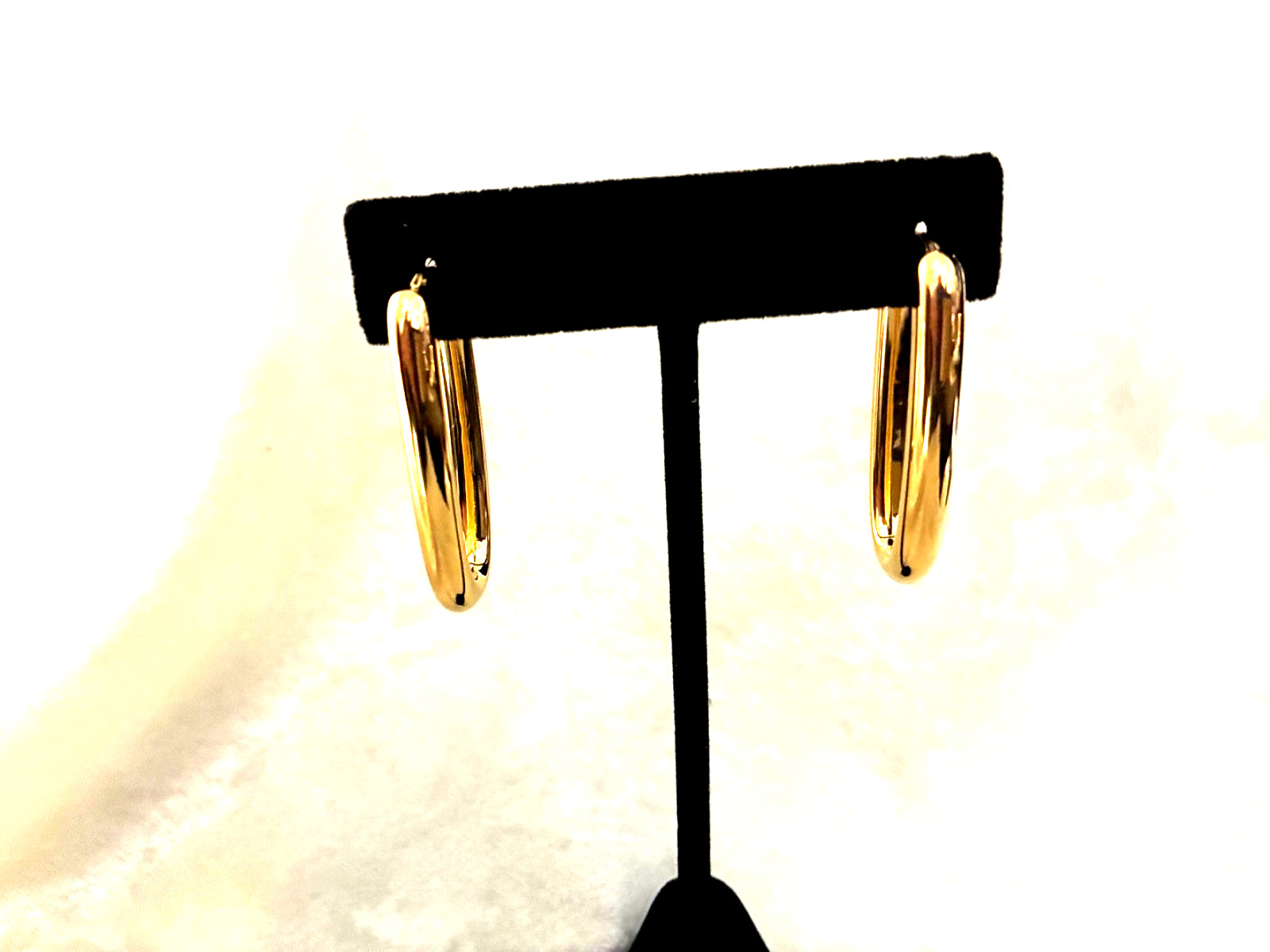 BELLA ORO ELONGATED OVAL HOOP EARRINGS 14K GOLD OVER RESIN (M4941G-52)