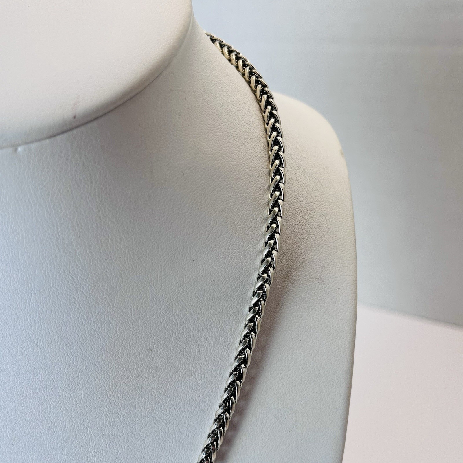 Vtg 18” Pendant Necklace – Dk Brown Glass Stone – 1” Rope Bezel – Twisted Chain