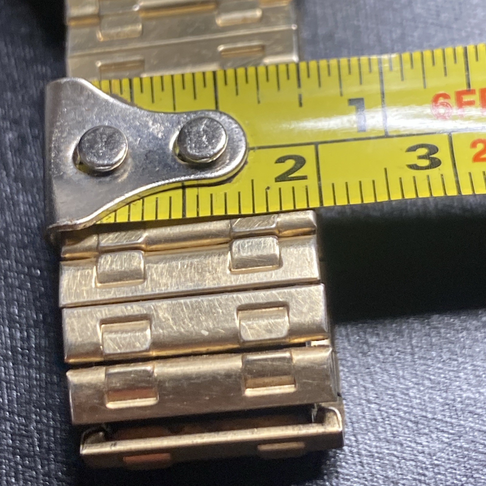 VTG 80s Timex Men’s Gold Quartz 33.5 mm Speidel Stretch Band for Parts?Untested