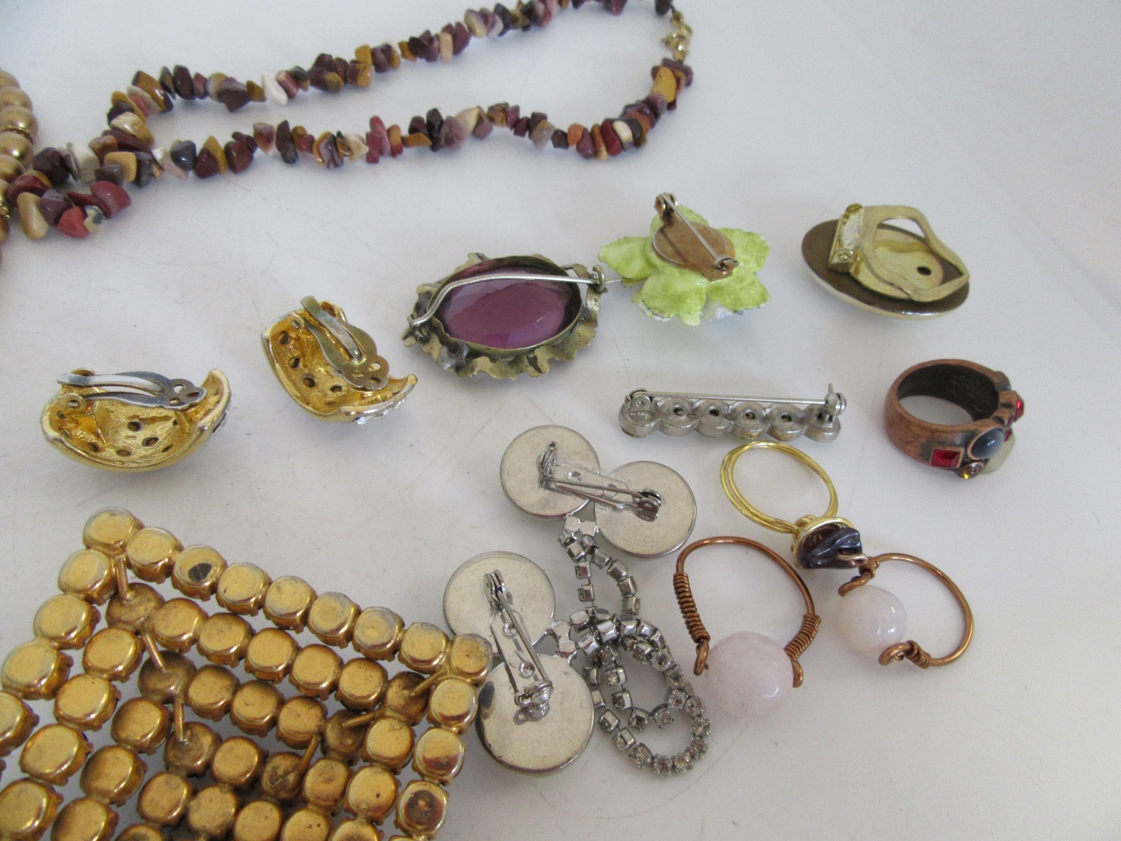 Vintage And Contemporary Jewellery Job Lot Brooches Rings Clip On Earrings More