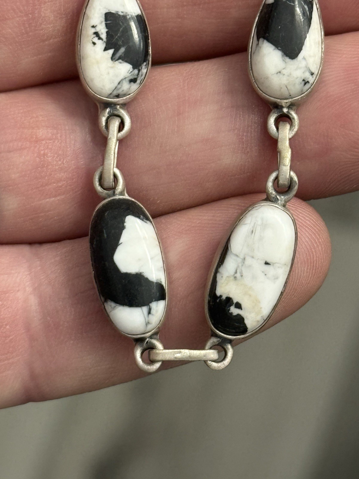 STERLING SILVER WHITE BUFFALO 6 STONE STATION CHOKER BAR MIX SHAPE NECKLACE .925