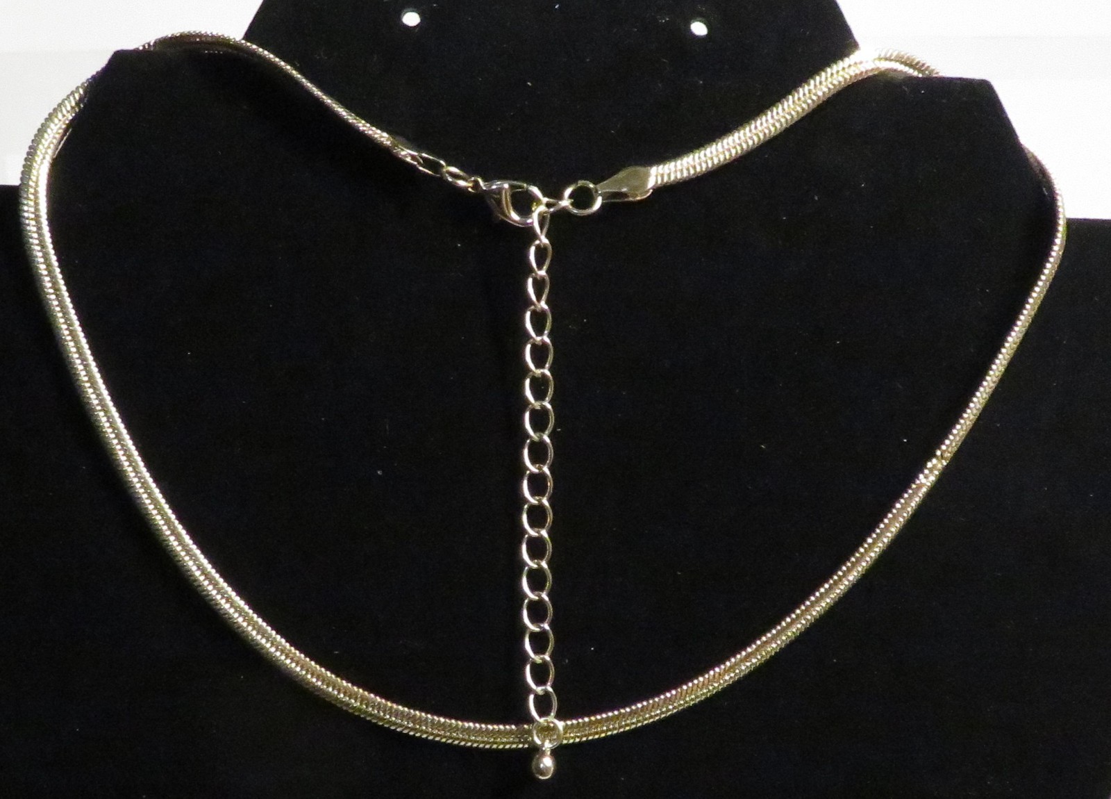 Vintage Women Gold Tone Herringbone Chain Necklace Flat Snake Choker 15-19″ adju