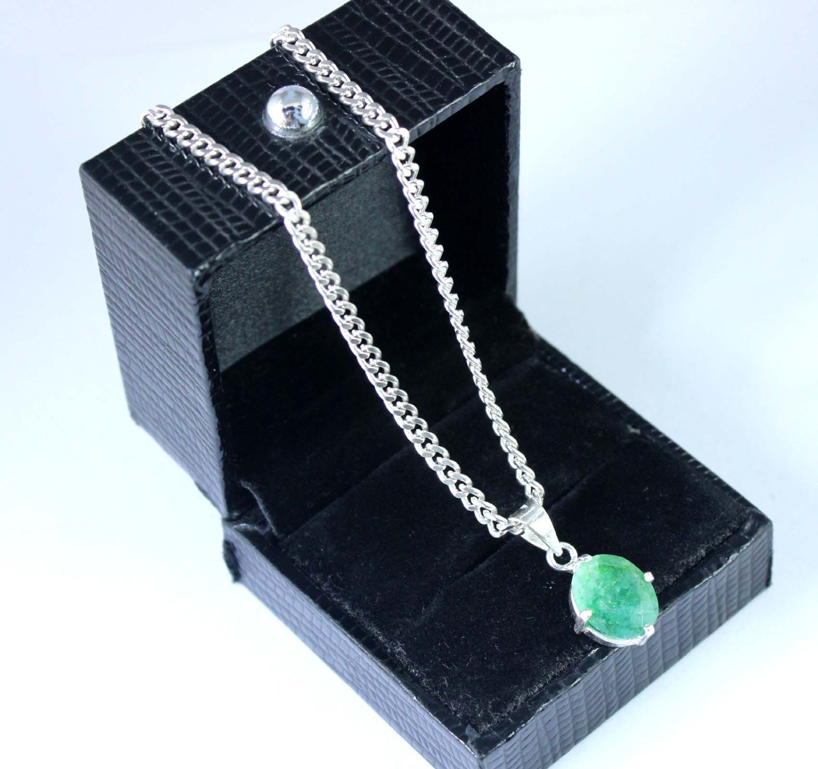 Green Emerald 6.90 Ct Natural Oval Gemstone Certified Pendant Latest Collection