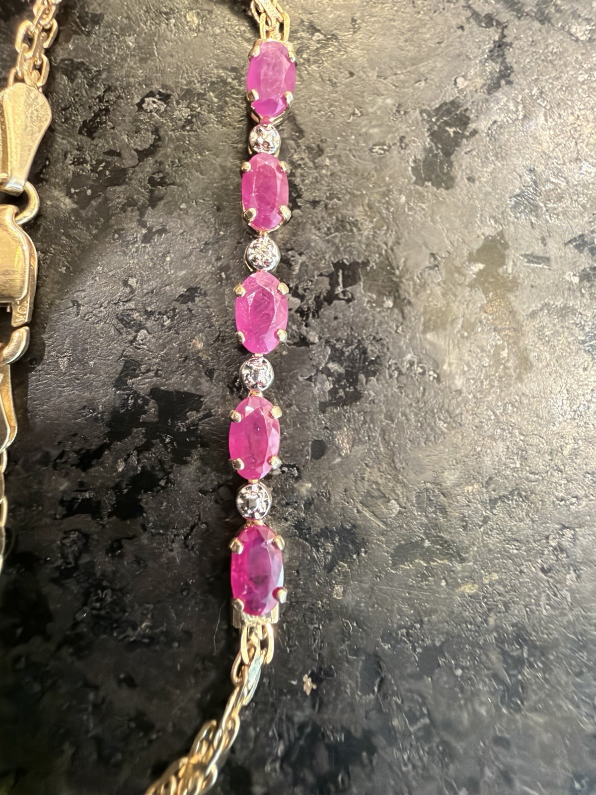 10K Yellow Gold – 5 genuine Rubies – Figaro Chain Bracelet 6in – Lobster Clasp