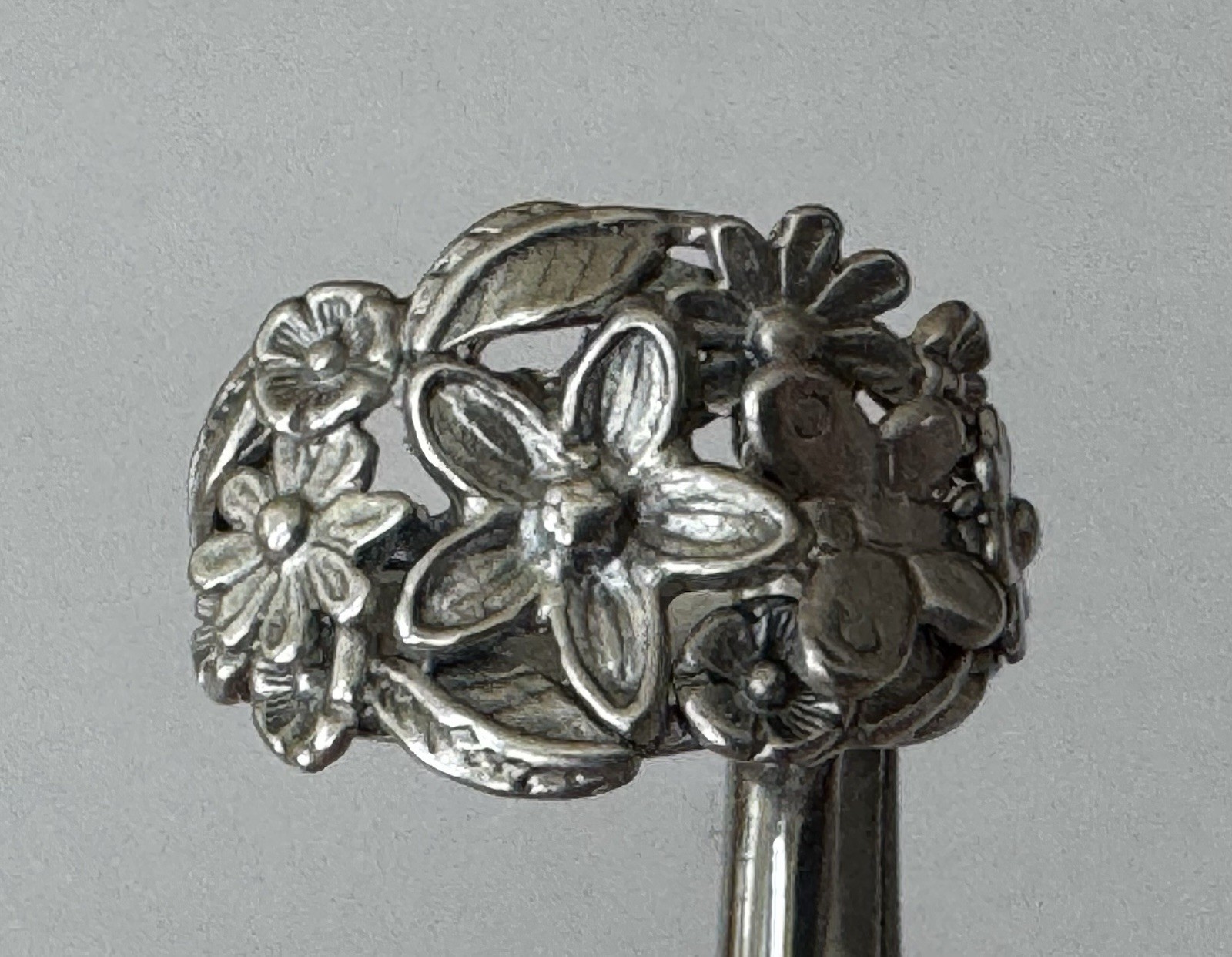 Fantastic Signed PZ Paz Israel Floral Leaf Cluster Sterling Silver Size 6 Ring