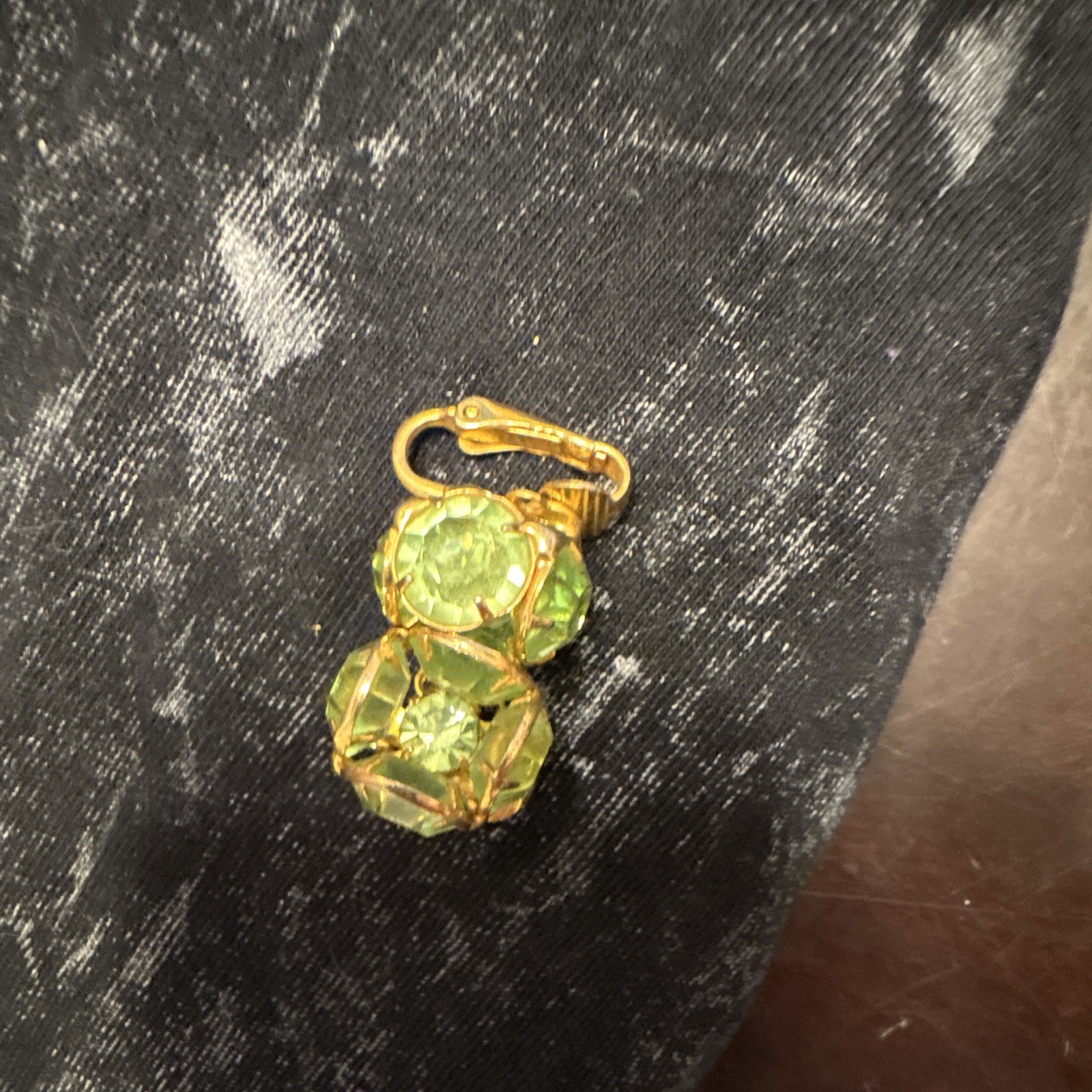 Green Simulated Crystal Clip-On Stud Earrings Gold Tone Prong Setting Round