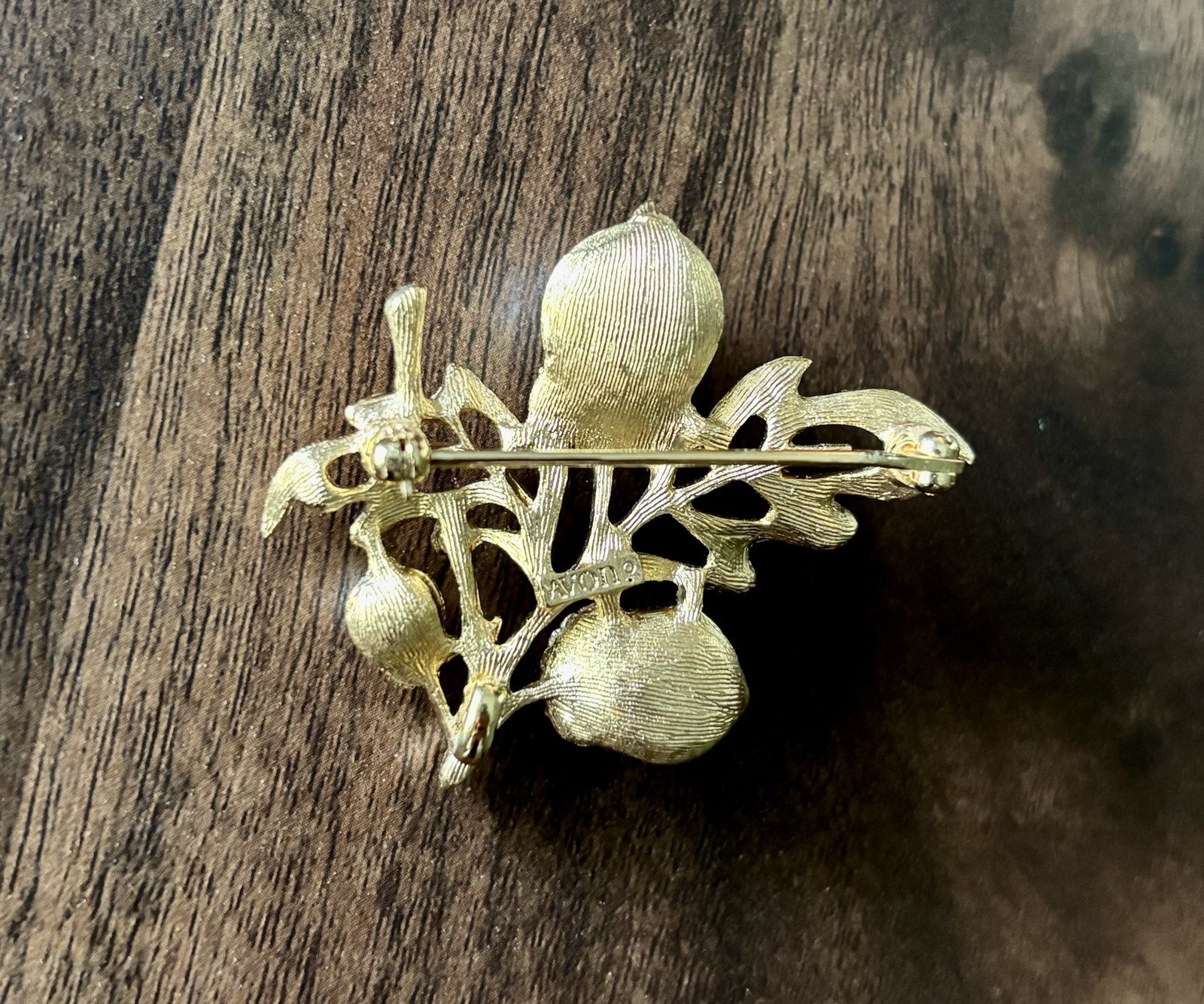 Vintage Avon Faux Pearl Acorn Oak Leaf Brooch Gold Tone Nature Pin Signed