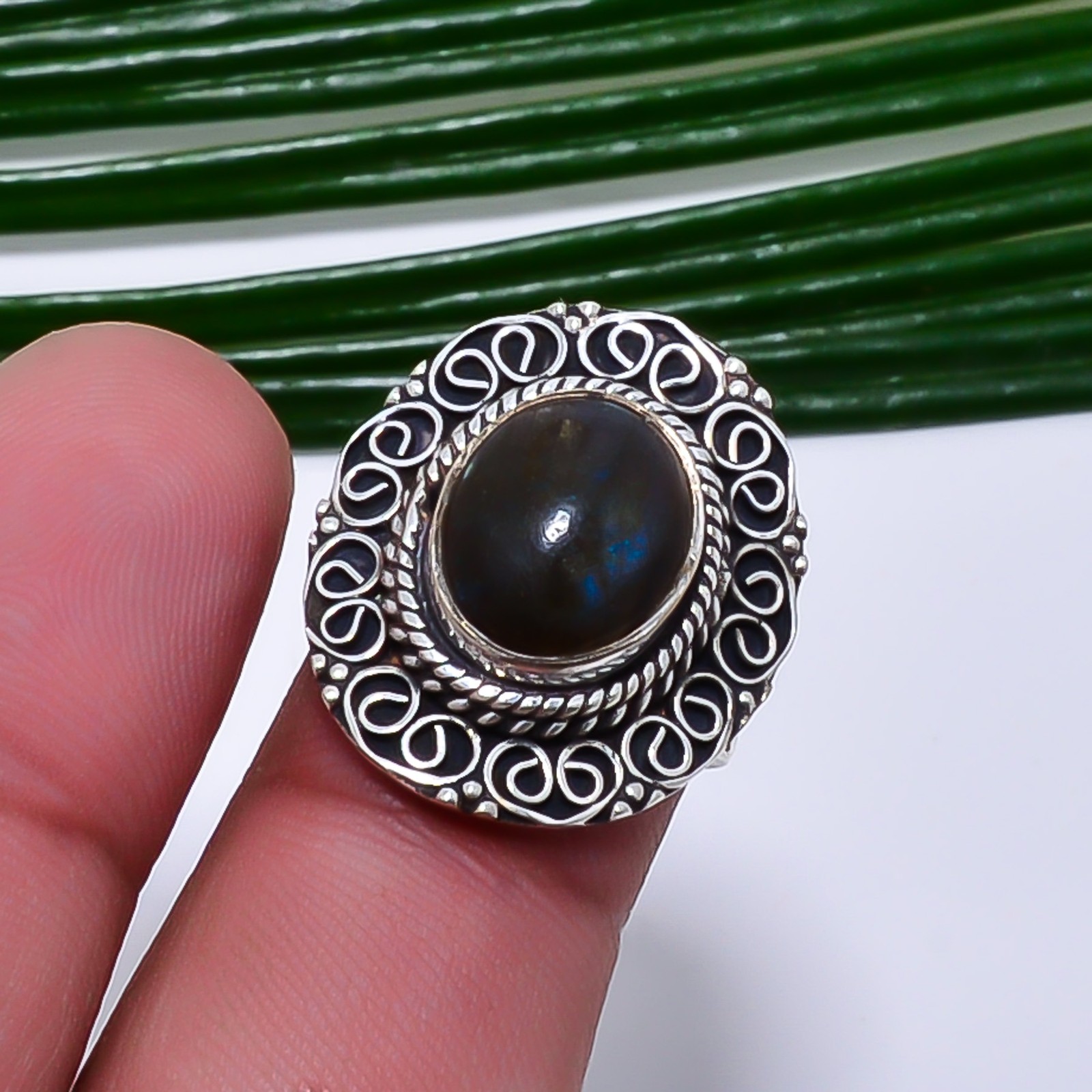 Labradorite – Madagascar Fine Art Oxidised 925 Sterling Silver Ring S.6 R115664