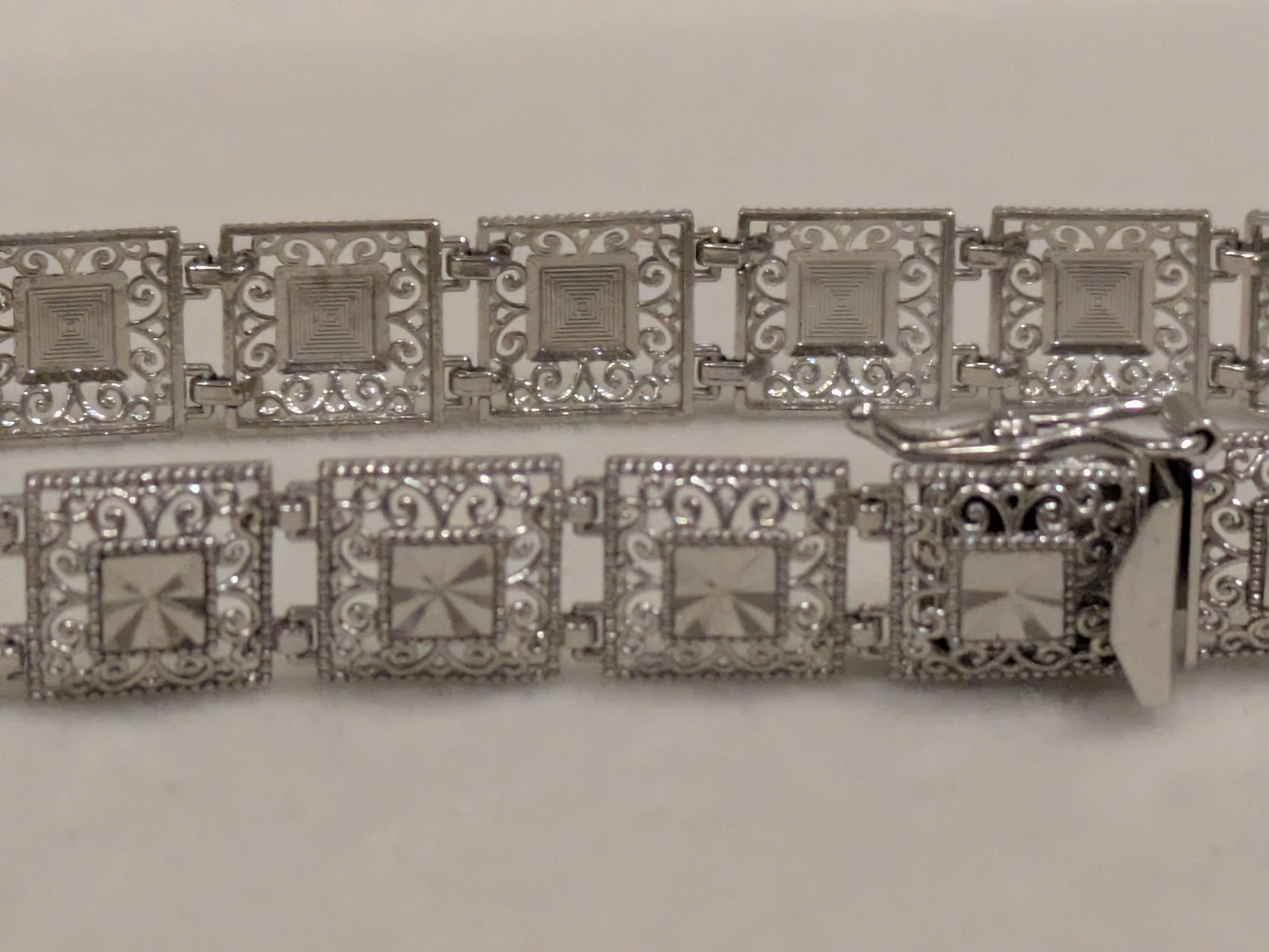 10kt White Gold 8.8mm Square Filigree Link Chain 7.25″ Bracelet 7.74 Grams