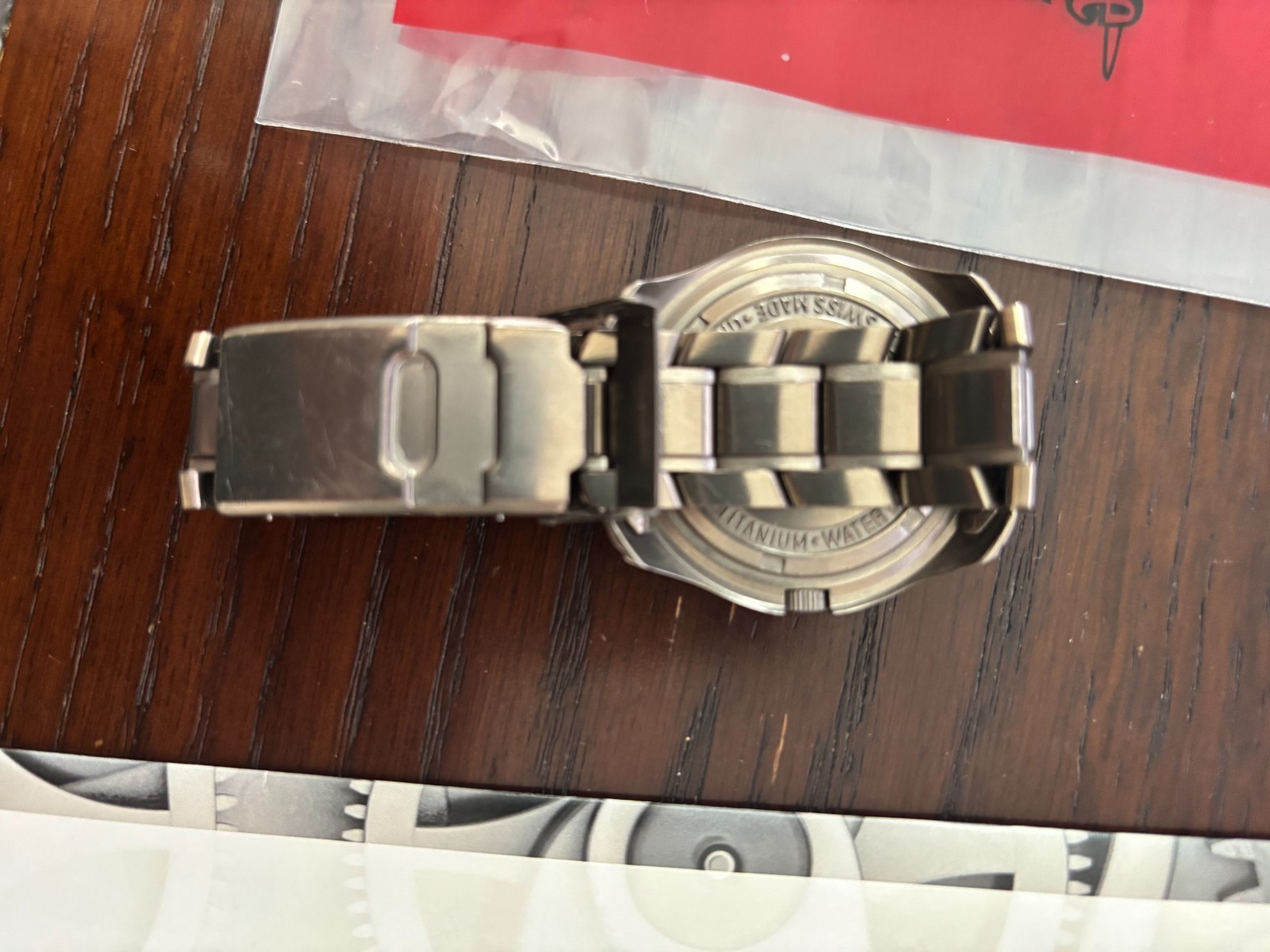 Men’s Swiss Army RB330 Model 24304 Titanium Dive Watch & Bracelet – Very Sharp!