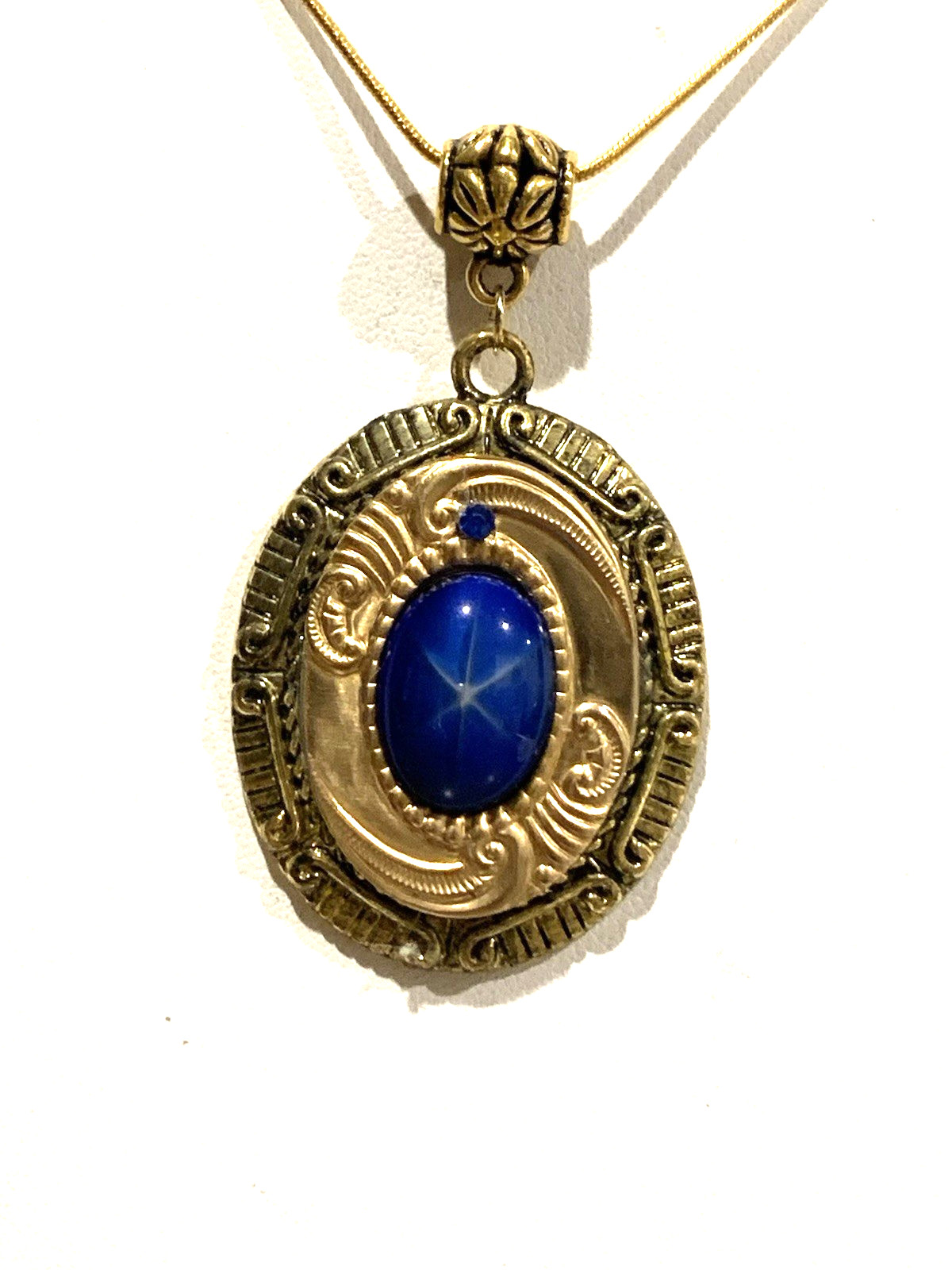 NEW ITEM*XL GERMAN PORC. BLUE STAR SAPPHIRE GOLDEN EGYPTIAN MEDALLION NECKLACE