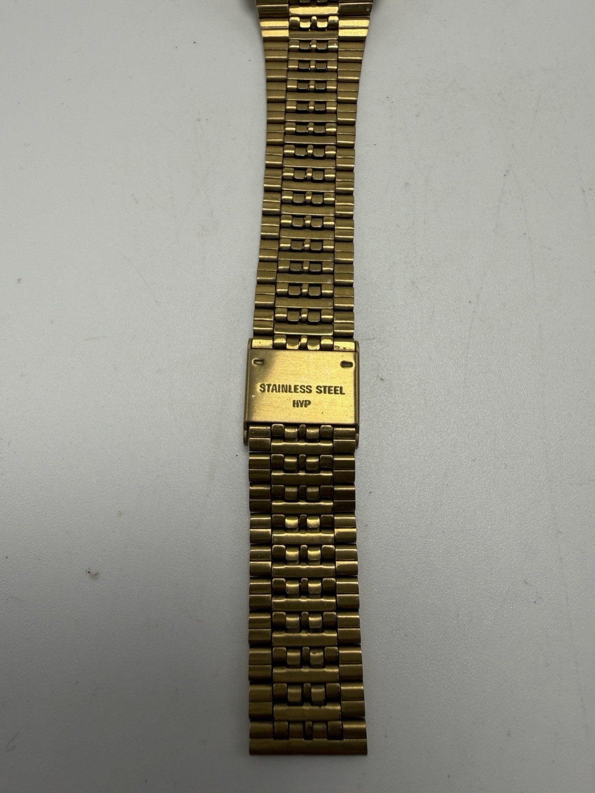 Broken Band Timex x Pacman tw2u32000 New Battery 35MM Digital Gold Tone M555