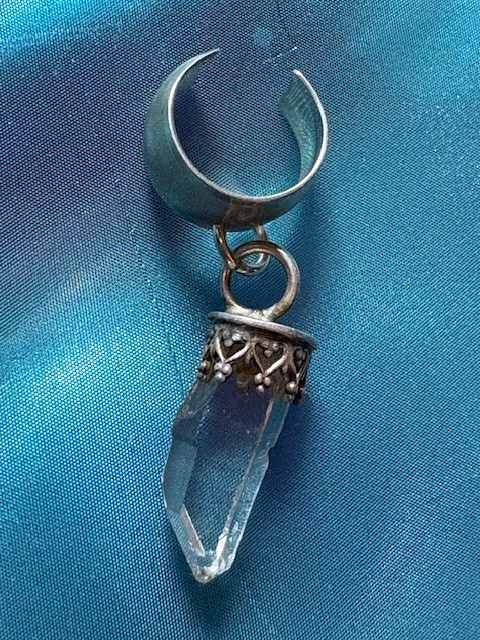 Ear Cuff 925 with Arkansas Clear Quartz Natural Power from Mt. Iada by JKL 616