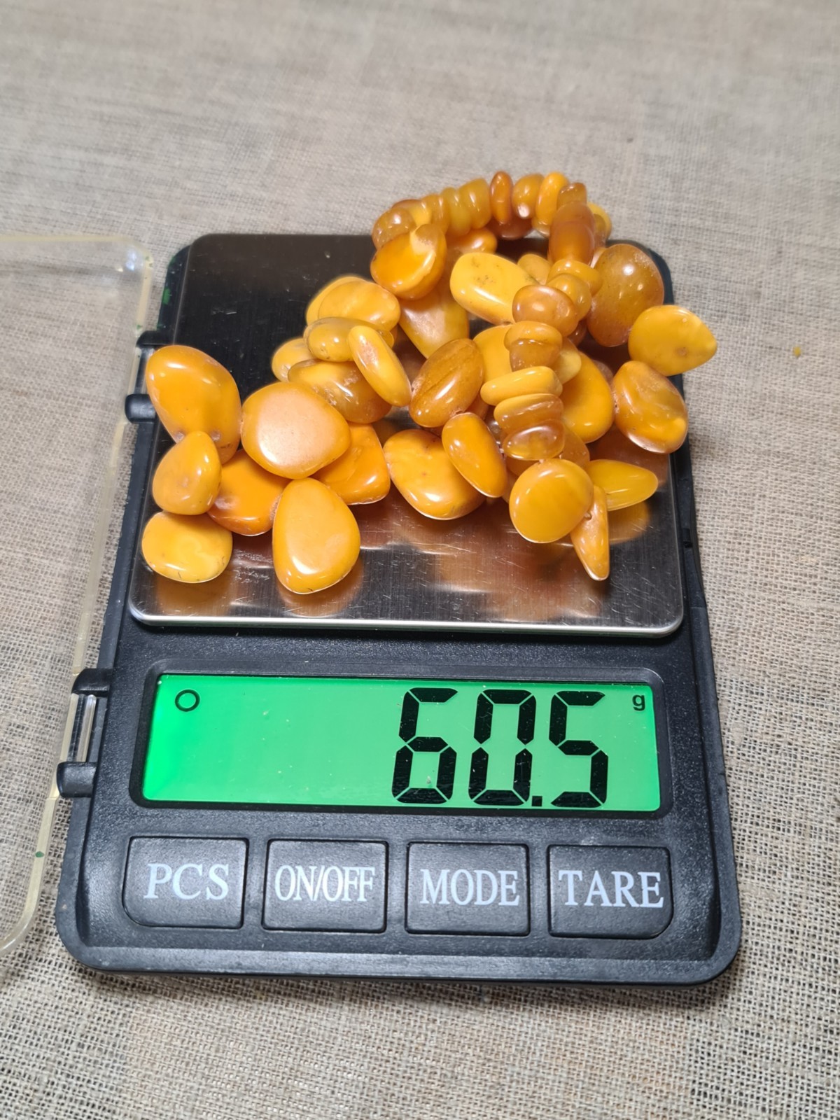 Amber old antique, egg yolk. Necklace, beads 60 grams . Women’s vintage jewelry.