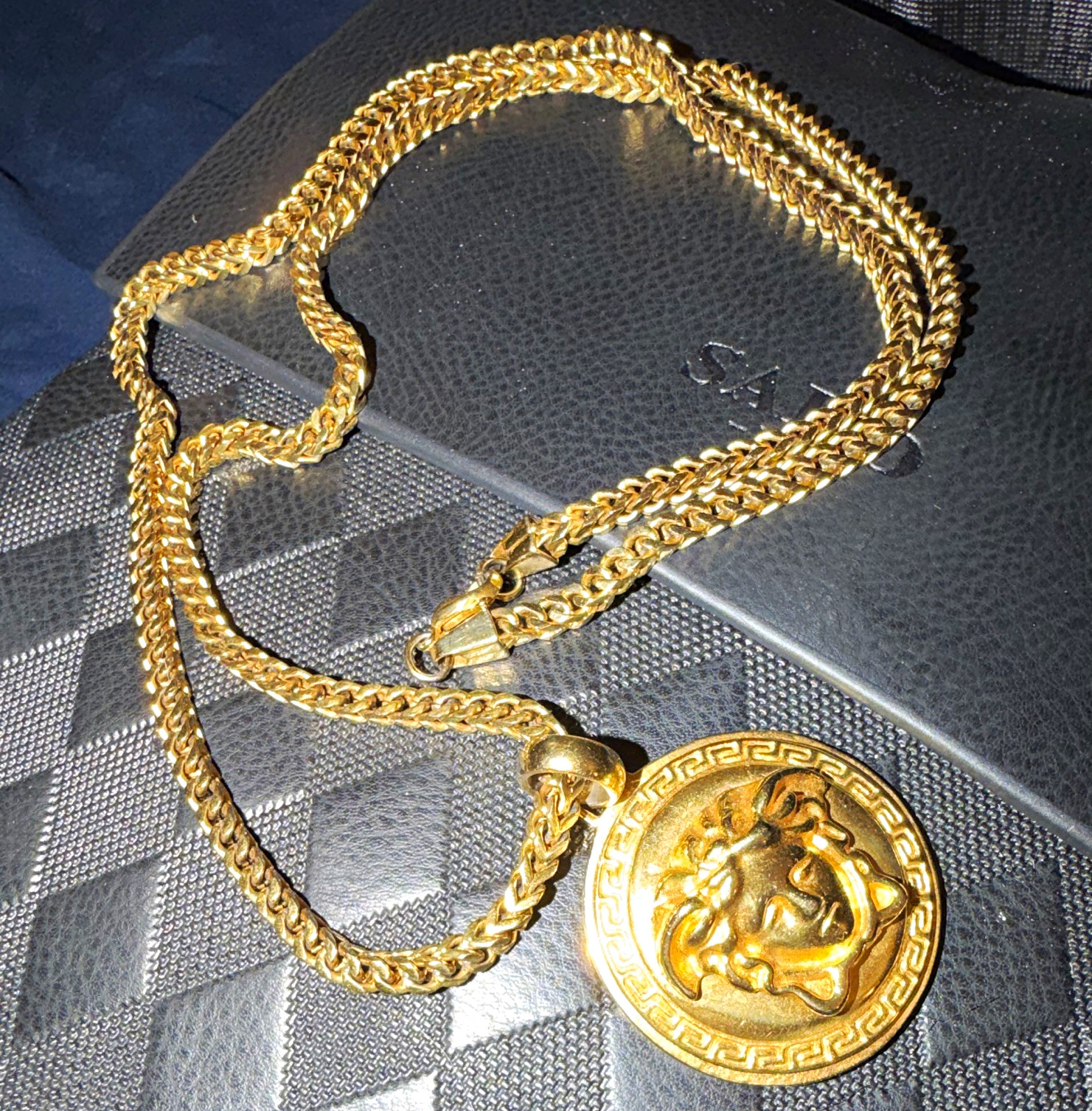 Gold Stainless Steel Curb Chain Necklace Round Medallion Pendant Lobster 16 inch