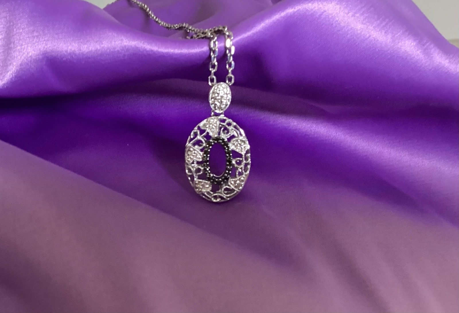 Genuine Black and White Saphire Pendant and Chain