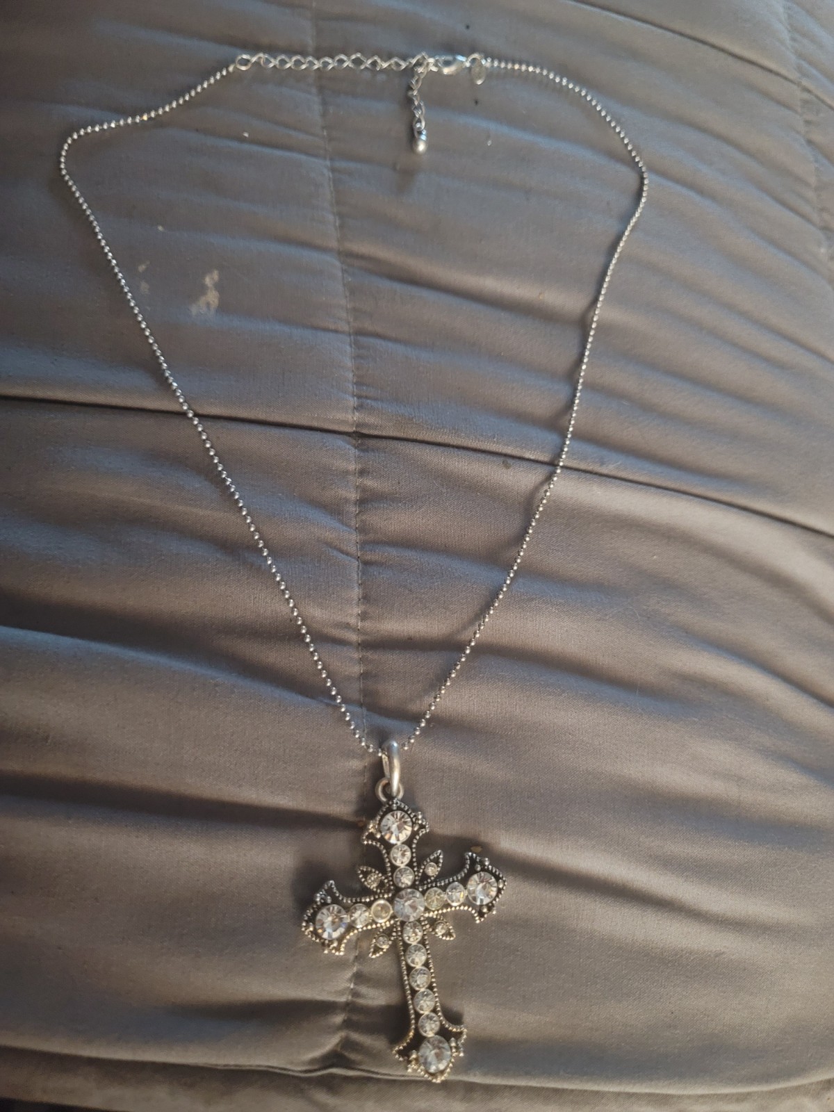 Vintange Premier Designs Grace Cross Necklace Silver Plated Rhinestone