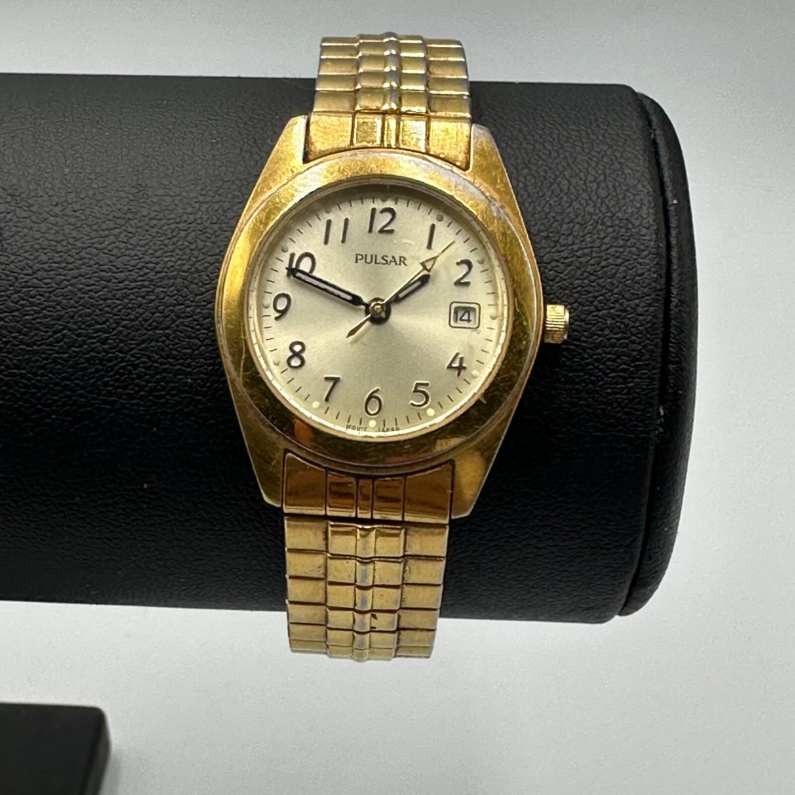 Pulsar Watch Women Gold Tone Round Easy To Read Dial Date Window New Battery