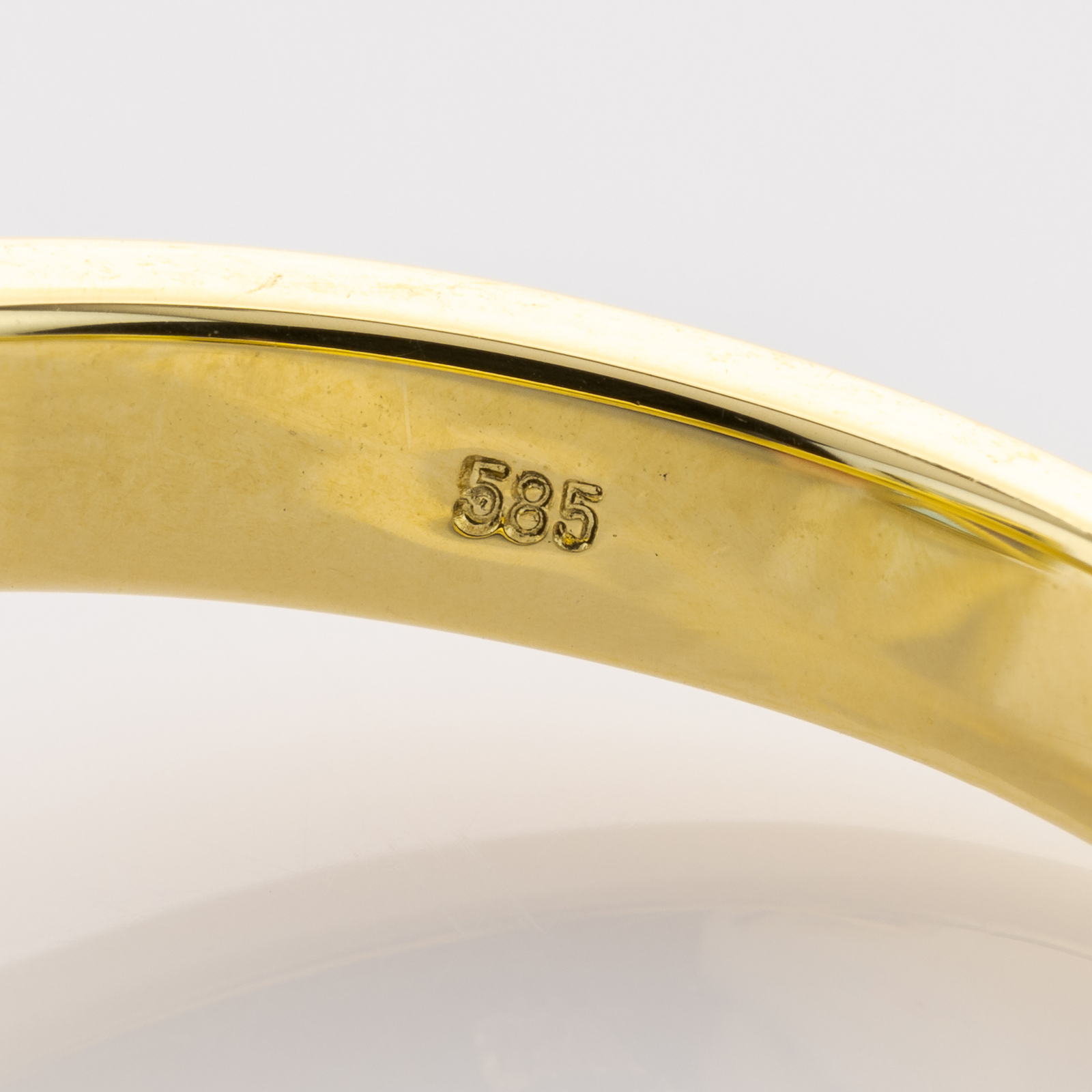 14k gold ring with an aquamarine