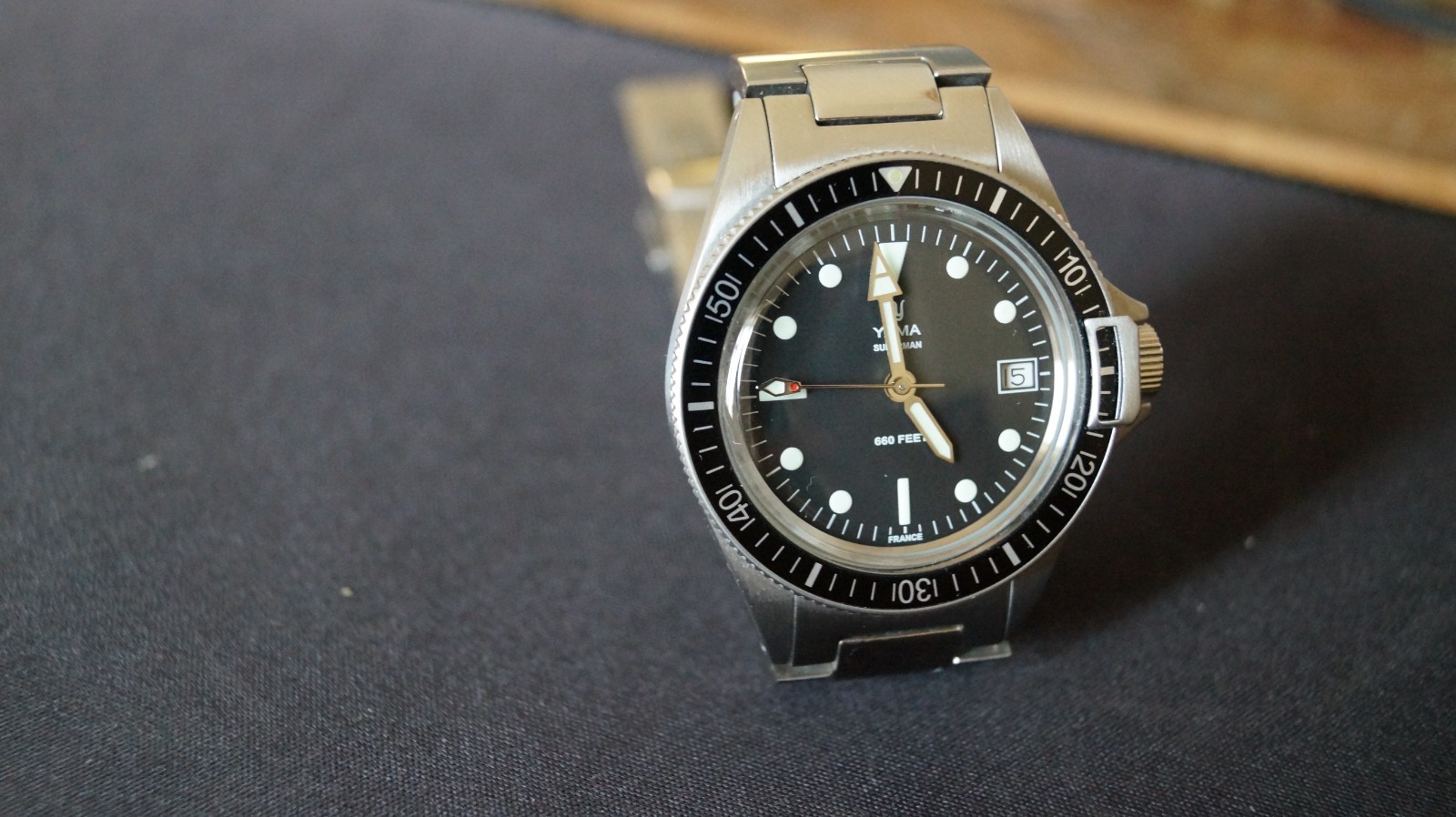 YEMA Superman Heritage Quartz 39mm Black Skin Diver YMHF1573-AM date @3