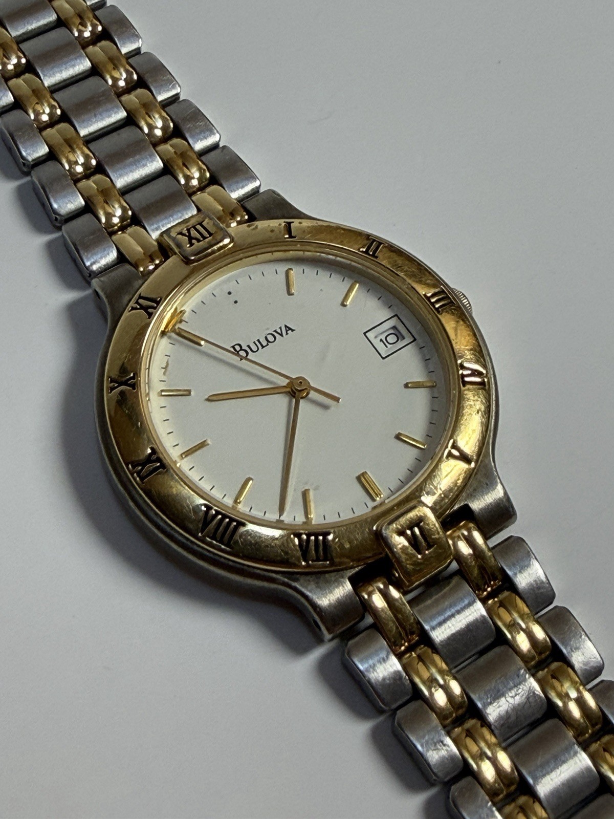 Vintage Original Bulova Two Tone Womens Ladies Date Quartz T8 Japan Wrist Watch